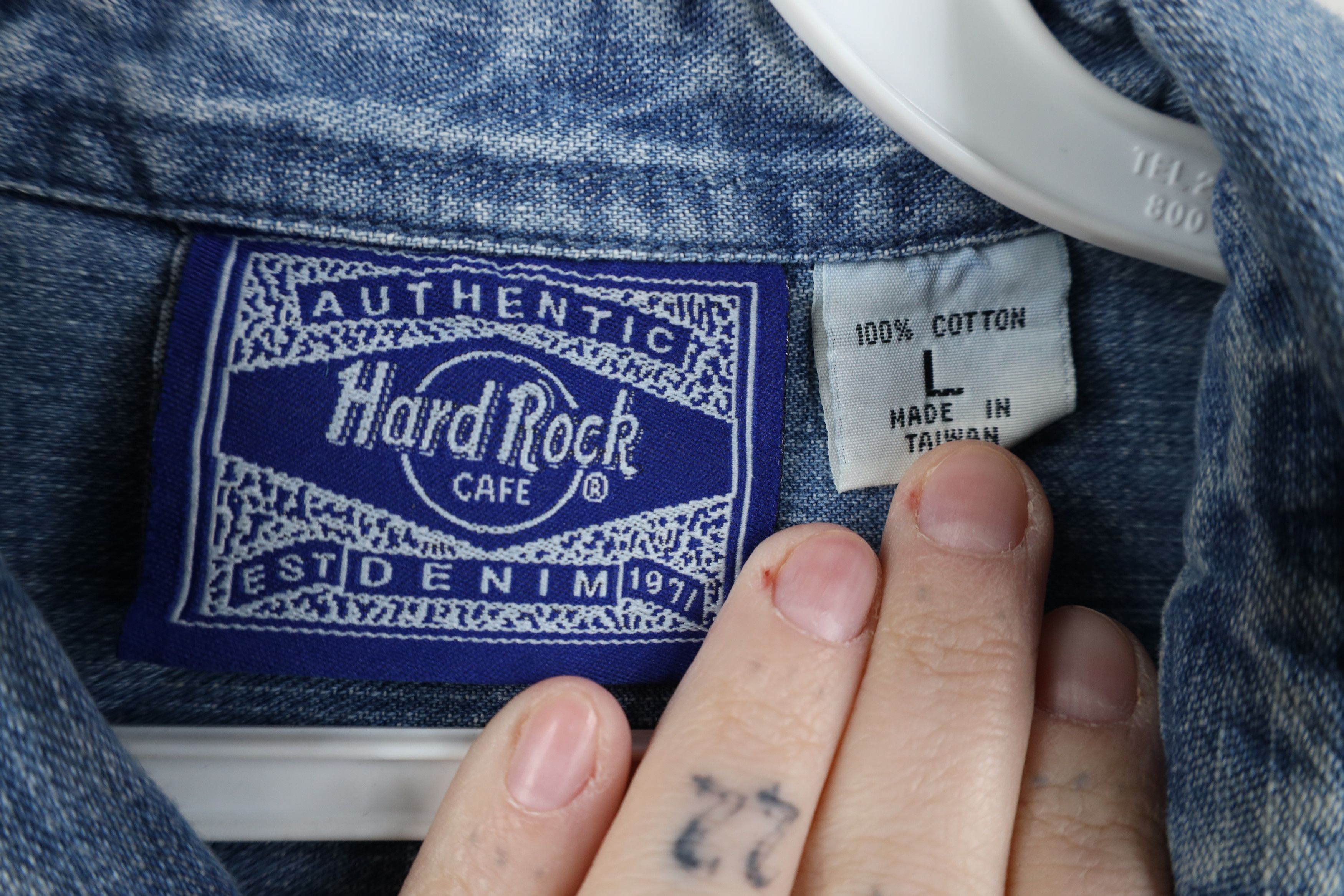 Hard Rock Cafe Vintage 90s Hard Rock Cafe Nashville Denim Button Down Shirt Size L / US 10 / IT 46 - 9 Thumbnail