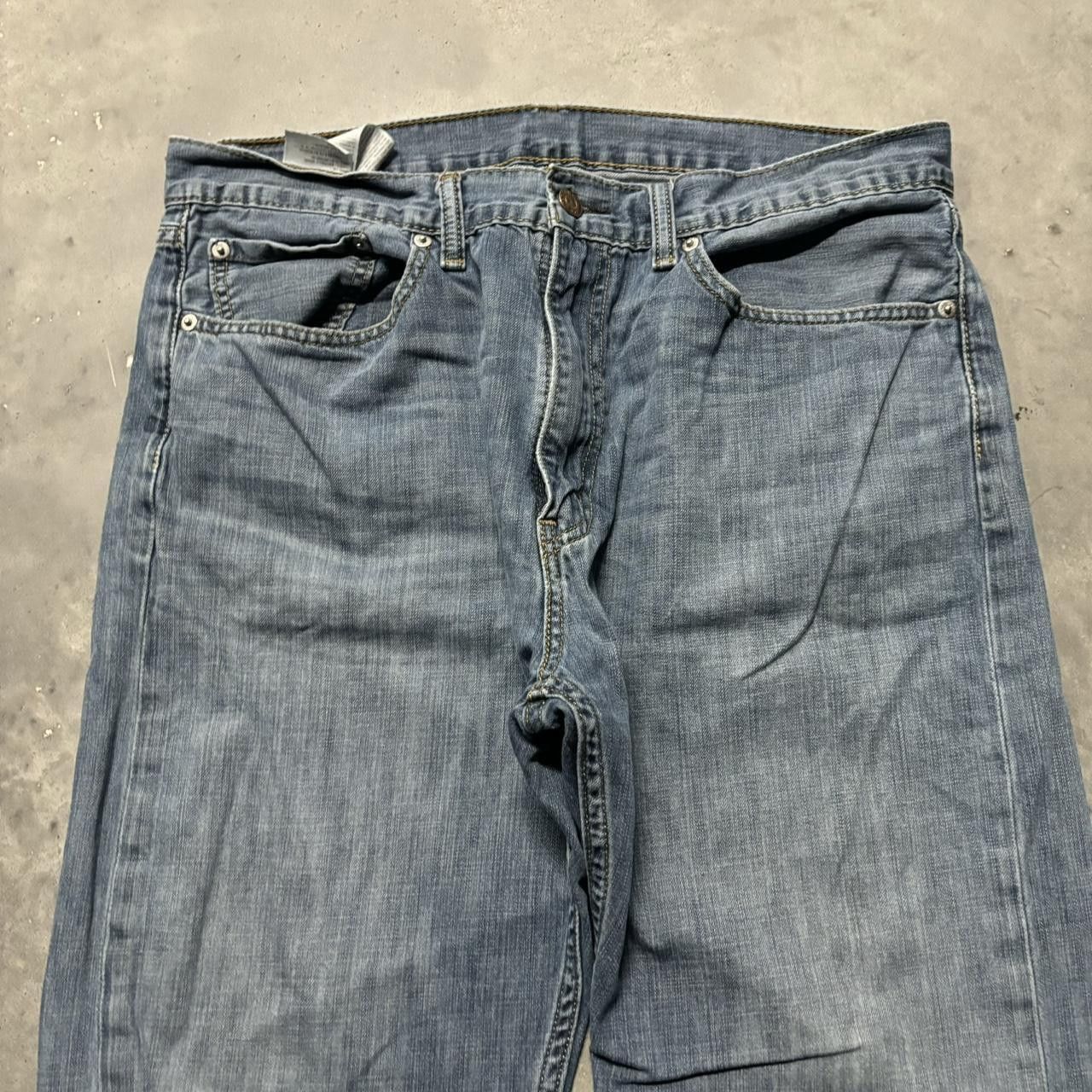 Levi's × Vintage Crazy Vintage Y2K/2000s Grunge Levi’s Medium Wash Essential Denim Jeans! Size US 34 / EU 50 - 5 Thumbnail