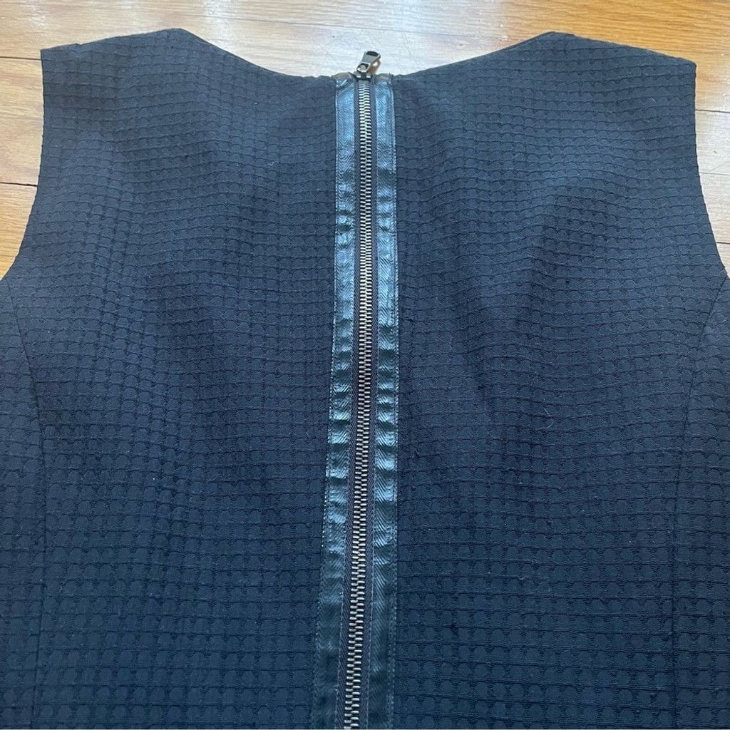 RED Valentino RED VALENTINO Black Waffle Knit Sleeveless Shift Dress Size L / US 10 / IT 46 - 3 Thumbnail