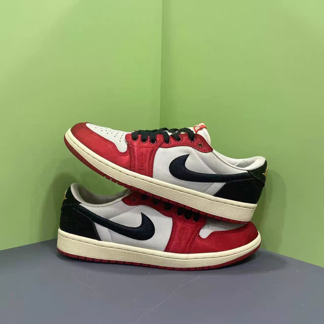 Jordan Brand Trophy Room x Air Jordan 1 Low Basketball Shoes K15 Size US 9 / EU 42 - 5 Thumbnail