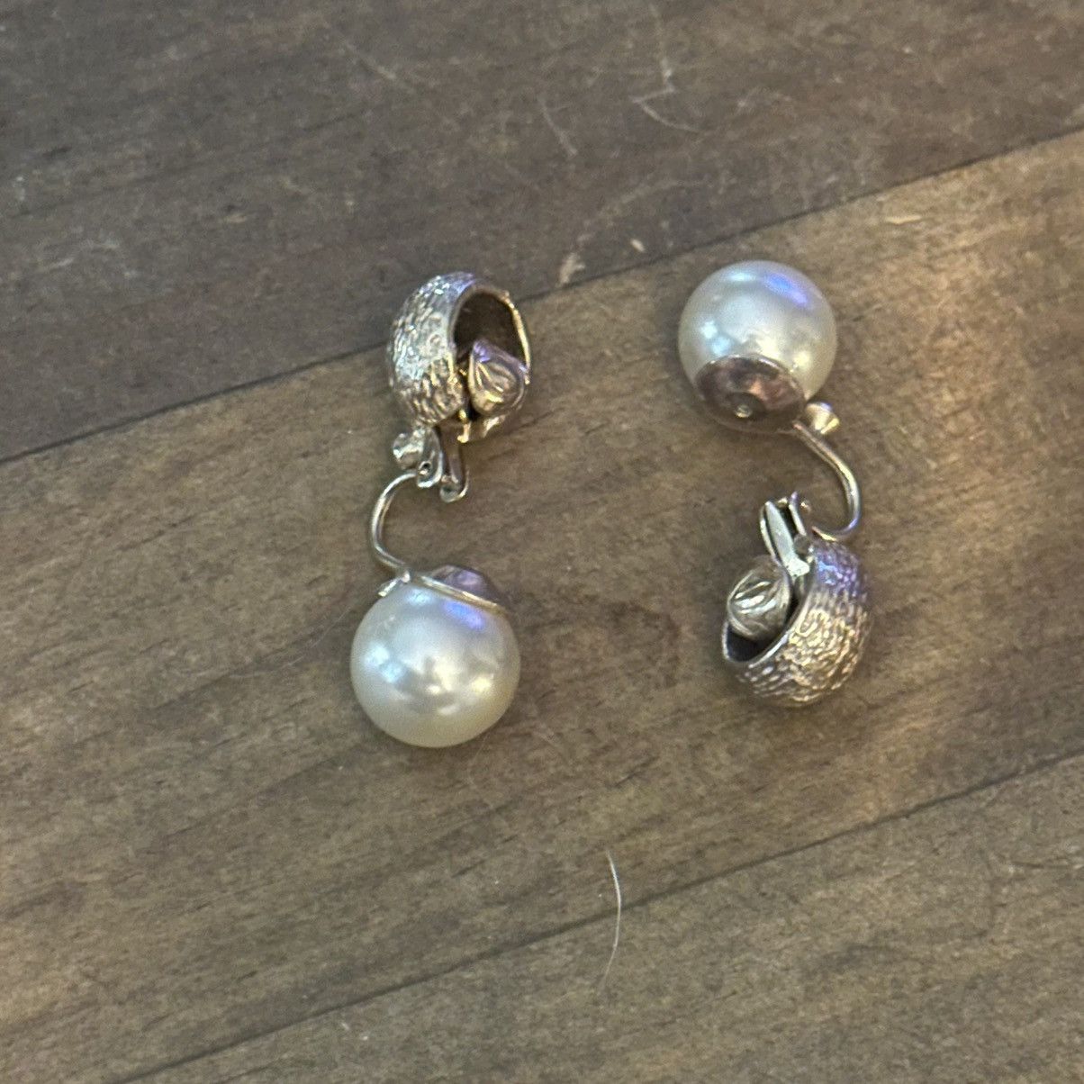 Vintage Vintage reversible pearl/gold textured ball clip on earring Size ONE SIZE - 2 Thumbnail