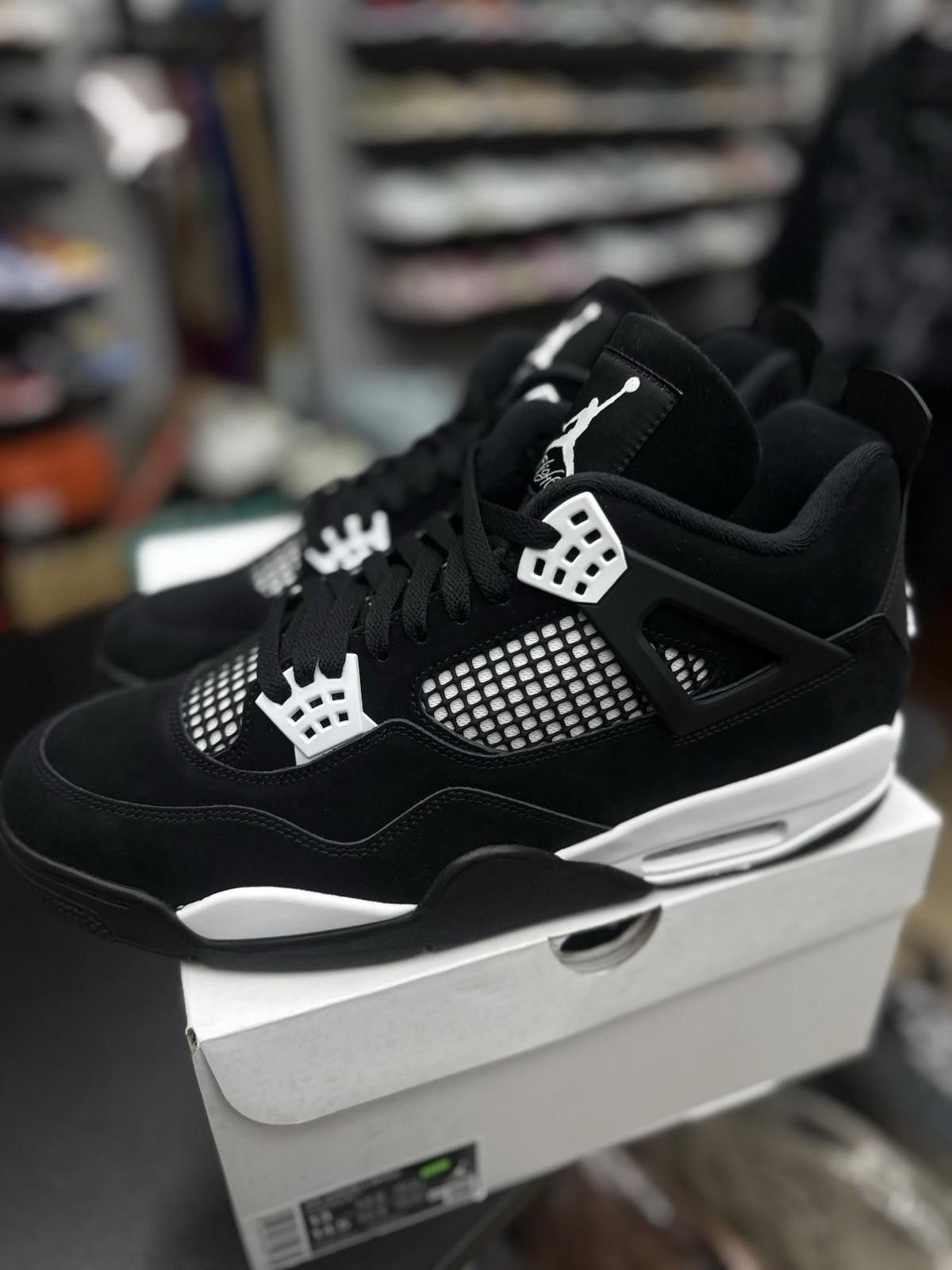 Jordan Brand Nike Air Jordan 4 Retro White Thunder FQ8138-001 Men’s (13) Size US 13 / EU 46 - 12 Thumbnail