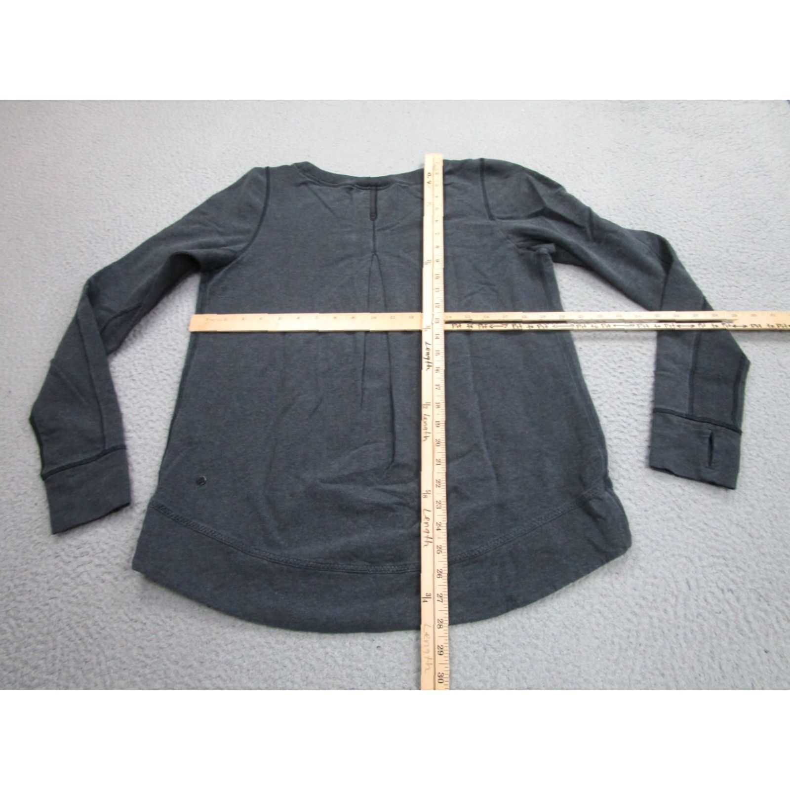 Lululemon Lululemon Sweatshirt Womens 6 Gray Crewneck Pullover Thumbholes Quiet Luxury Sweatshirt Shirt Womens Pullover 6 Gray Ladies Gym & Training Size M / US 6-8 / IT 42-44 - 3 Thumbnail
