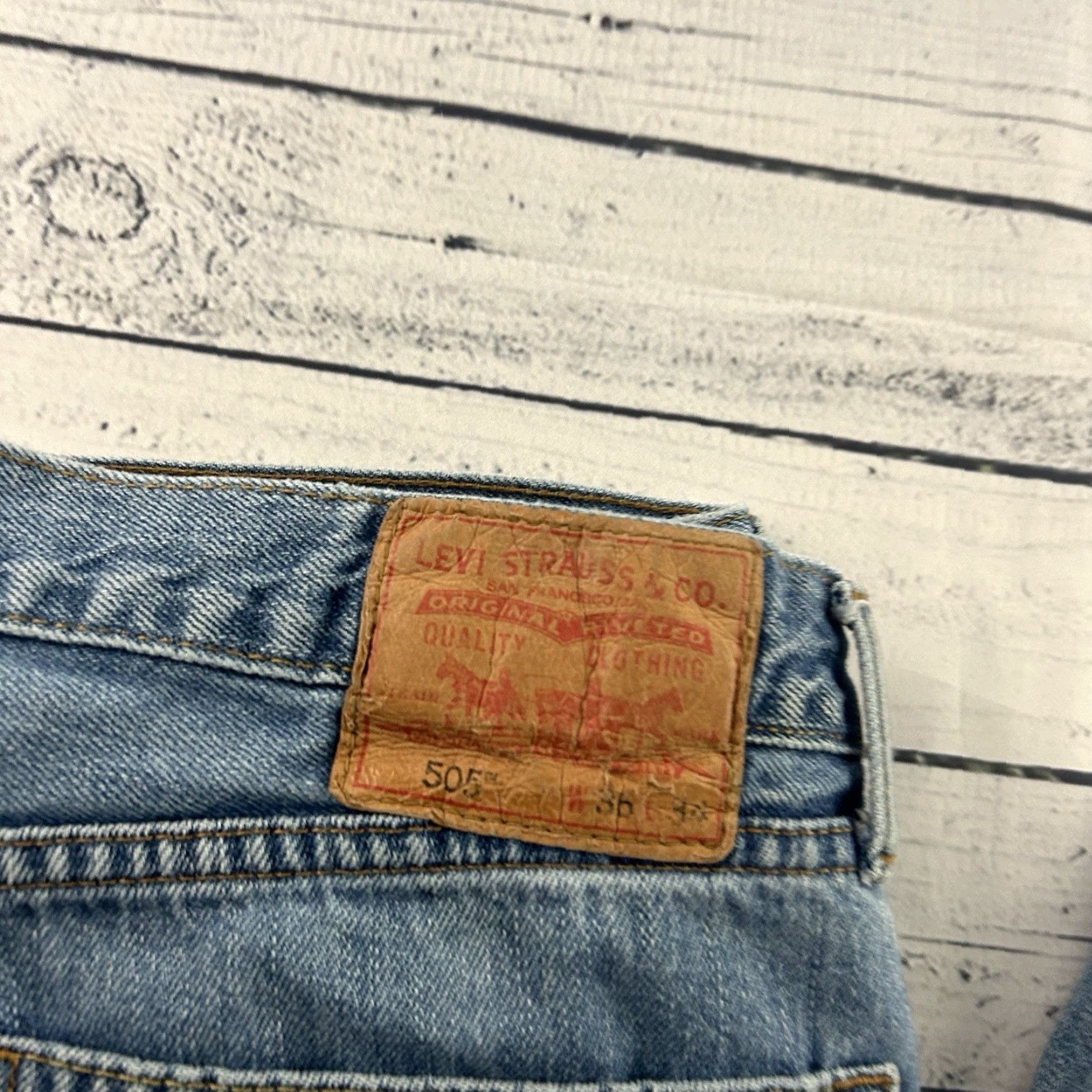 Levi's Levi's 505 Regular Fit Jeans Denim Blue 36x34 Men Straight Medium Wash 34 Inseam Blue Jeans Mens 505 Regular Fit Levi's Jeans Size US 34 / EU 50 - 2 Thumbnail
