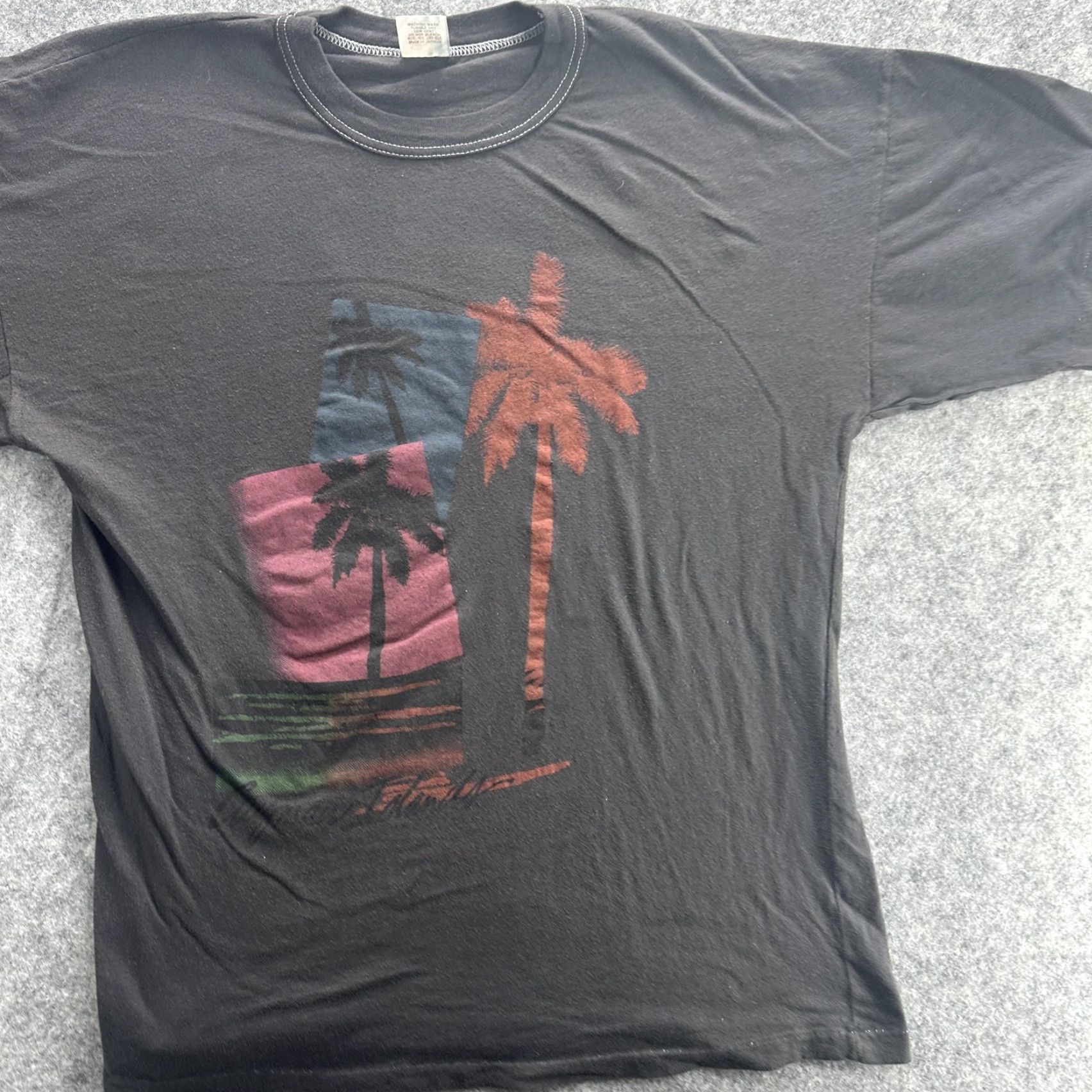 Vintage VINTAGE Sun Club Cayman Islands T-Shirt Men XL Black Graphic Print Beach Travel 90s Tee Size US XL / EU 56 / 4 - 3 Thumbnail