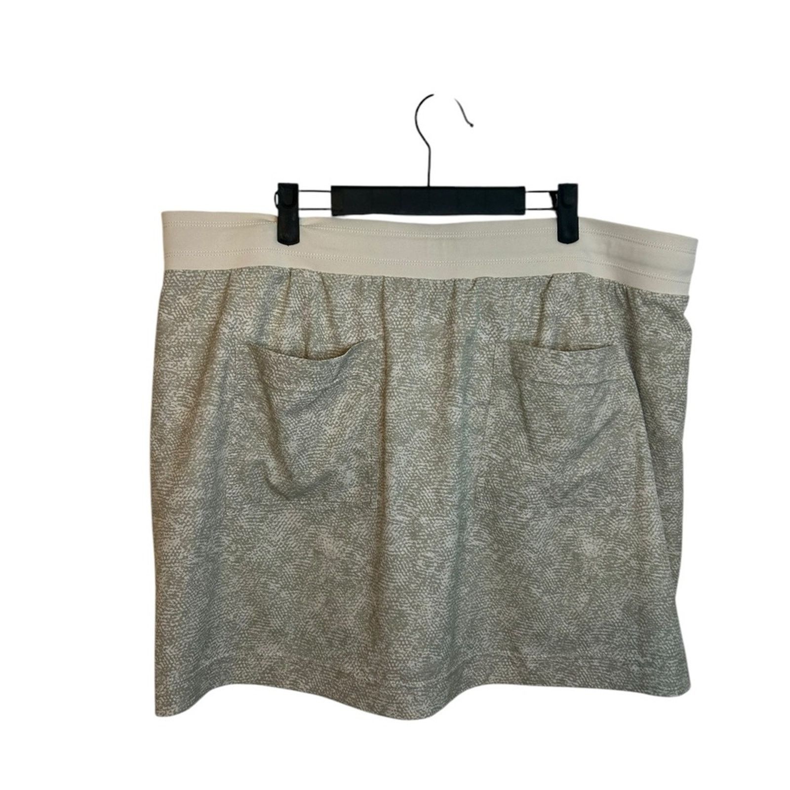Athleta Athleta Snakeskin Chelsea Print Cargo Skort Size 42" / US 20 - 2 Thumbnail