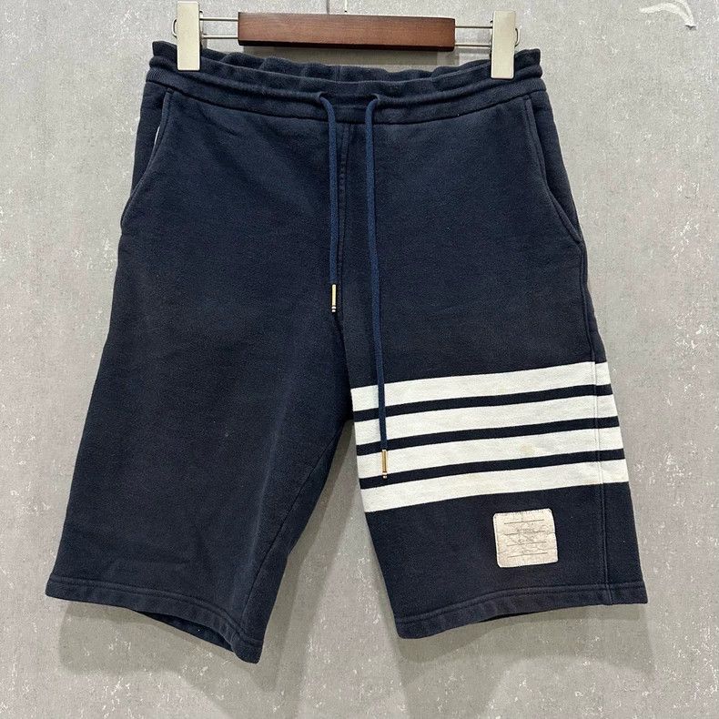 Thom Browne Thom Browne size1 Four-barrel shorts Size US 26 / EU 42 - 1 Thumbnail