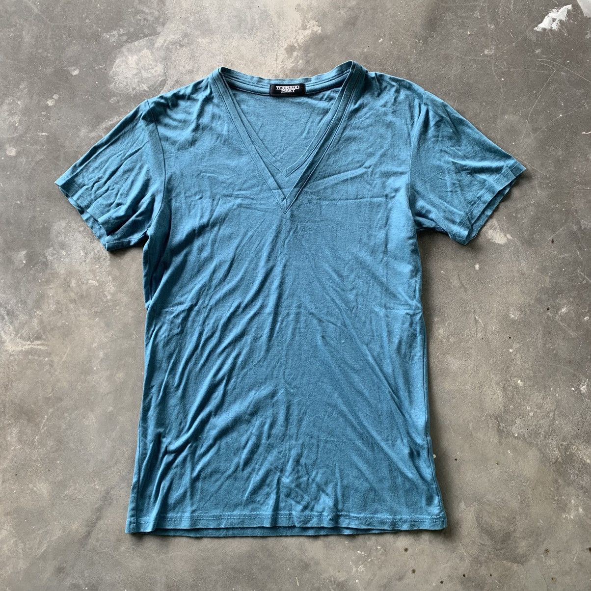 Tornado Mart 2000s TORNADO MART IRIDESCENT BLUE SILVER VNECK TSHIRT Size M / US 6-8 / IT 42-44 - 1 Thumbnail