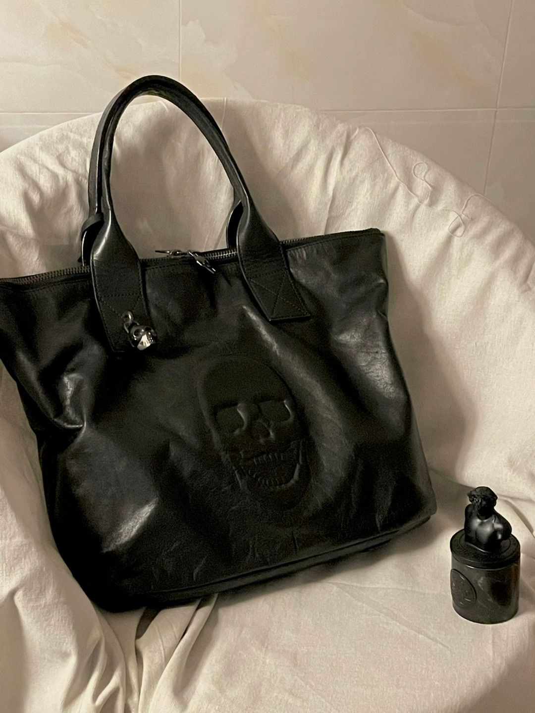 Alexander McQueen Alexander McQueen Skull Embossed Black Leather Bag Size ONE SIZE - 2 Thumbnail
