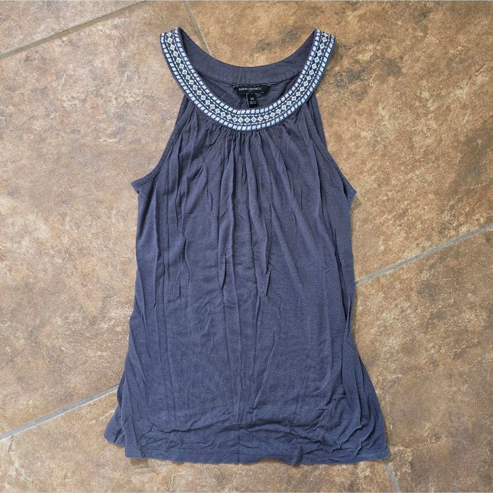 Banana Republic Grey Embroidered BR High Neck Tank Size XS / US 0-2 / IT 36-38 - 1 Thumbnail