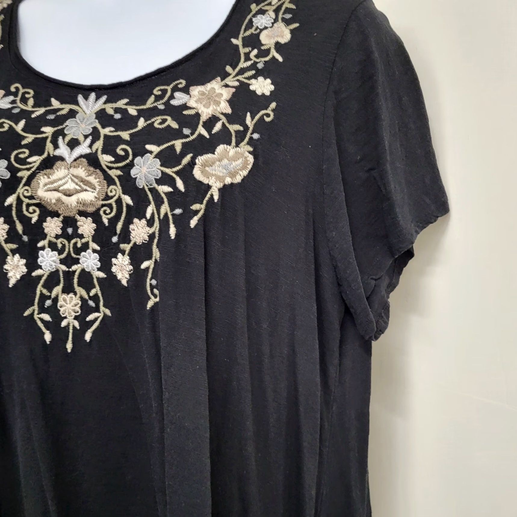 Vintage Terre Bleue Blouse Women's XXL Black Floral Embroidered Top Asymmetrical Tunic Cap Sleeve Jersey Cotton Vintage? No — Not Vintage. Size XXL / US 16-18 / IT 52-54 - 5 Thumbnail