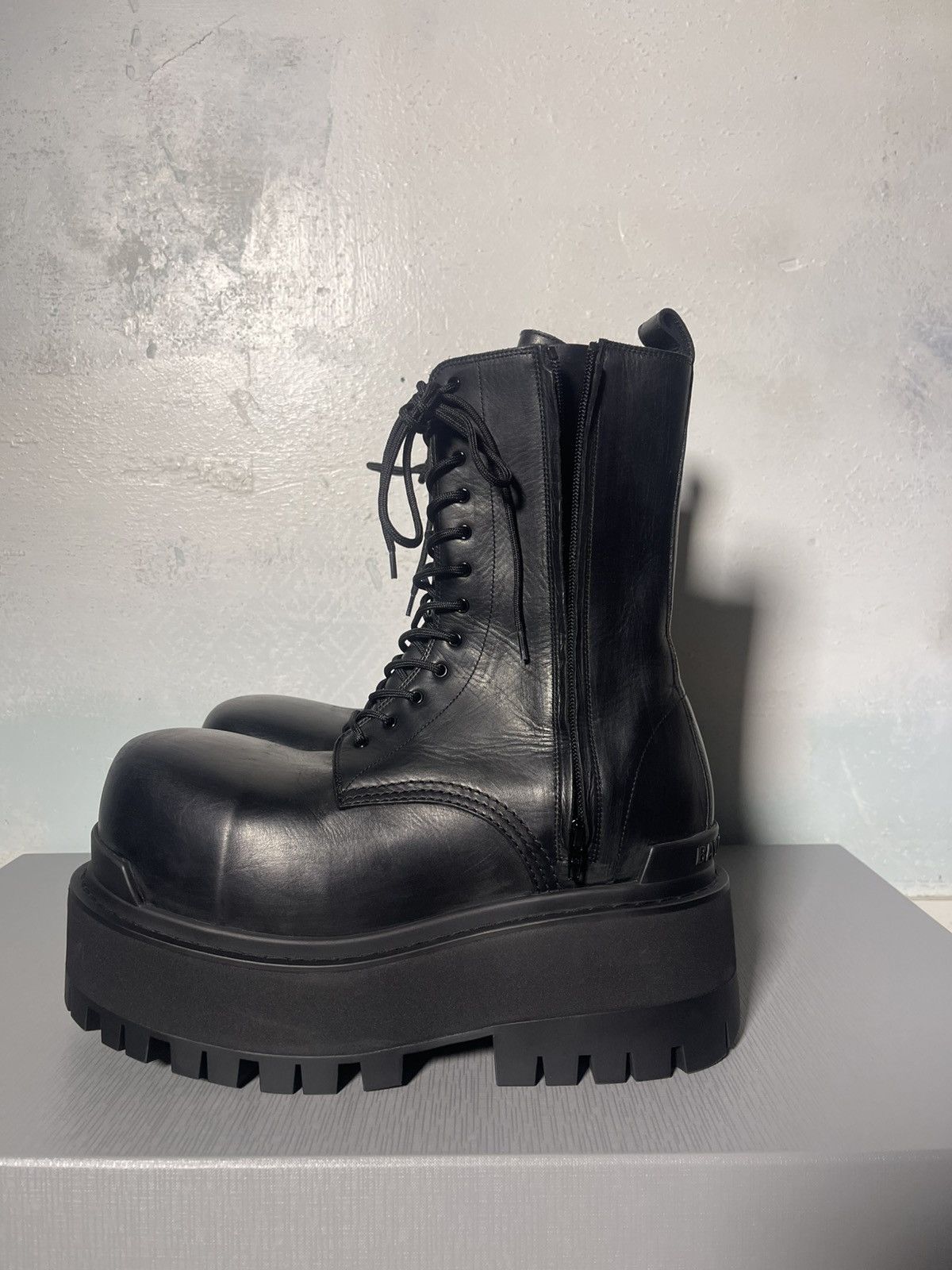 Balenciaga Balenciaga Giant Leather Boots Size US 10.5 / EU 43-44 - 2 Thumbnail