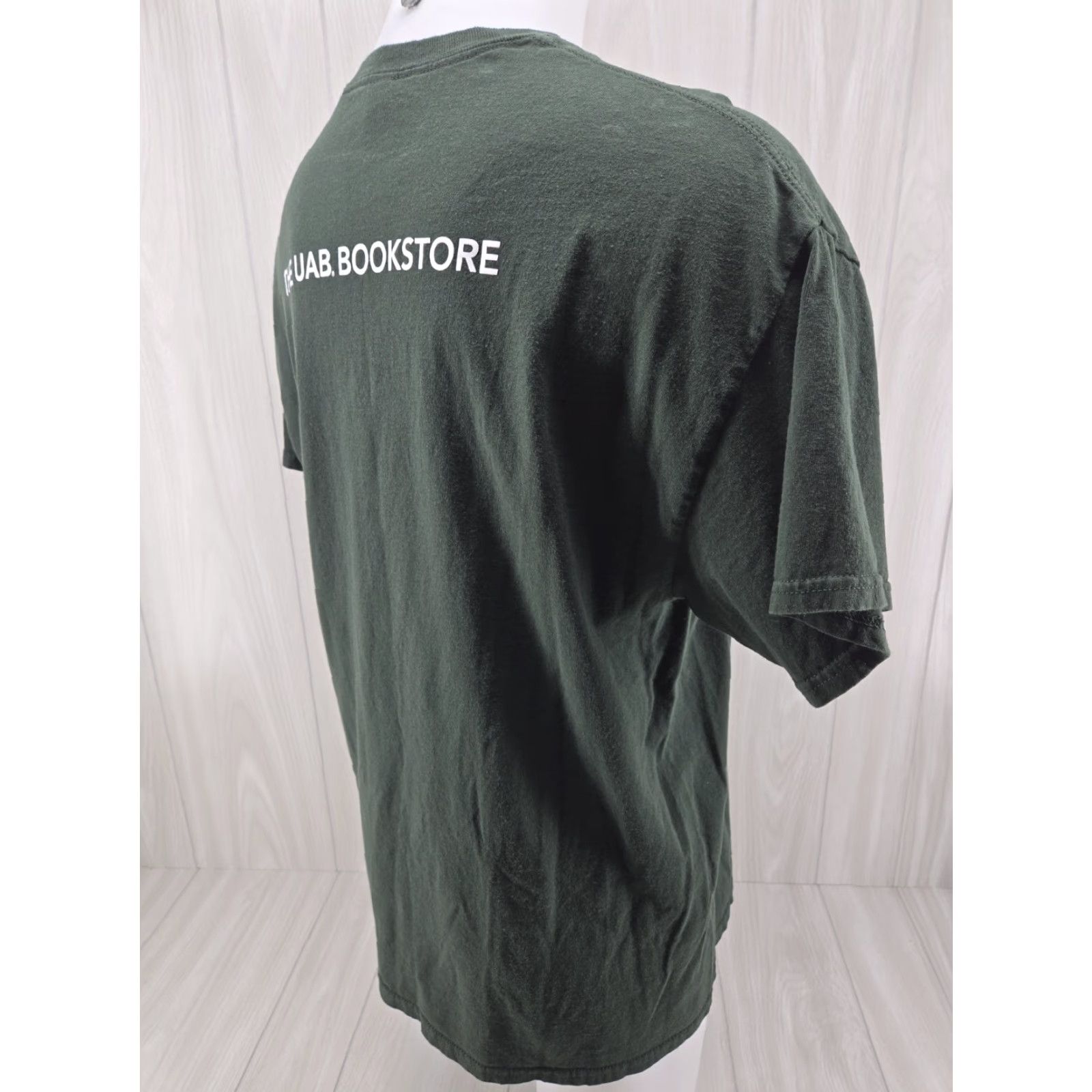 Gildan UAB Blazers Bookstore Here Be Dragons T Shirt Men XL Green Size US XL / EU 56 / 4 - 7 Thumbnail