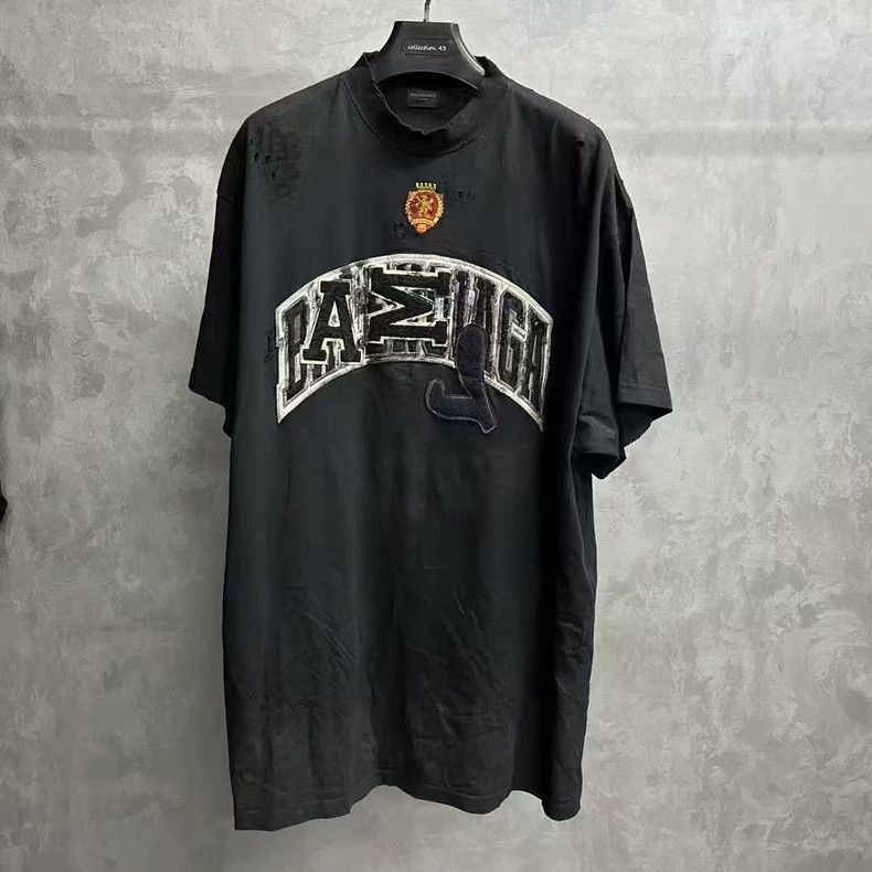 Balenciaga Balenciaga Black monogrammed embroidered badge crew neck sh Size US S / EU 44-46 / 1 - 1 Thumbnail