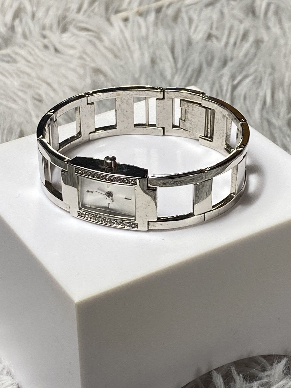 Vintage Elegant Silver Bracelet Watch - Japanese Brand Size ONE SIZE - 1 Thumbnail