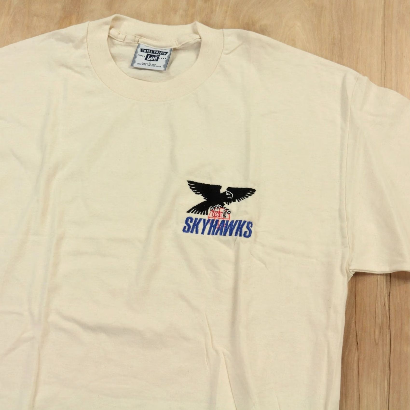 Lee vtg 90s deadstock t-shirt XL Connecticut Skyhawks USBL basketball 90s USA Shirt Mens Off-White Cotton Crew Neck Graphic Tee Lee Size US XL / EU 56 / 4 - 3 Thumbnail