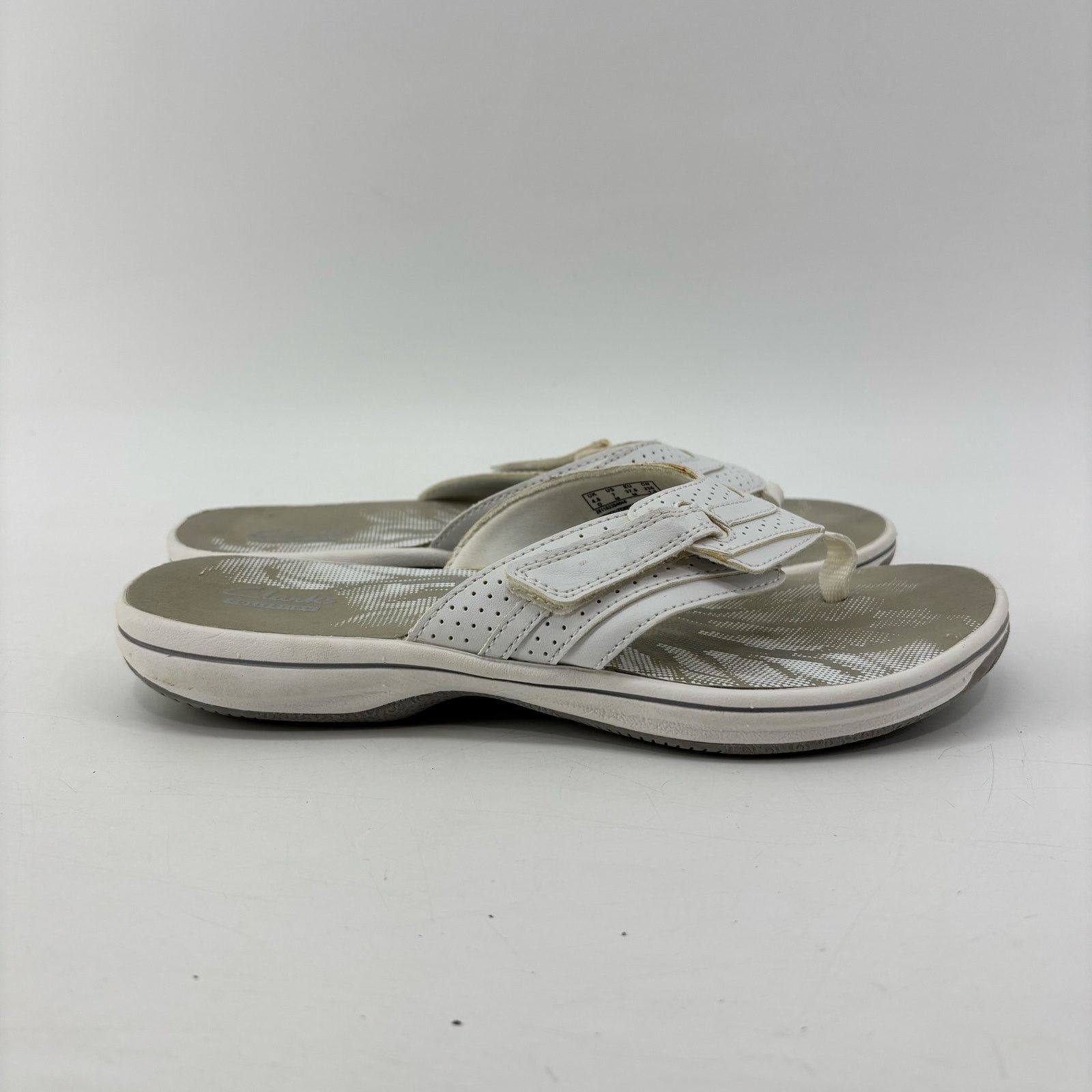 Clarks Clarks Womens Size 7 Breeze Sea Flip Flop Sandals White Size US 7 / IT 37 - 2 Thumbnail