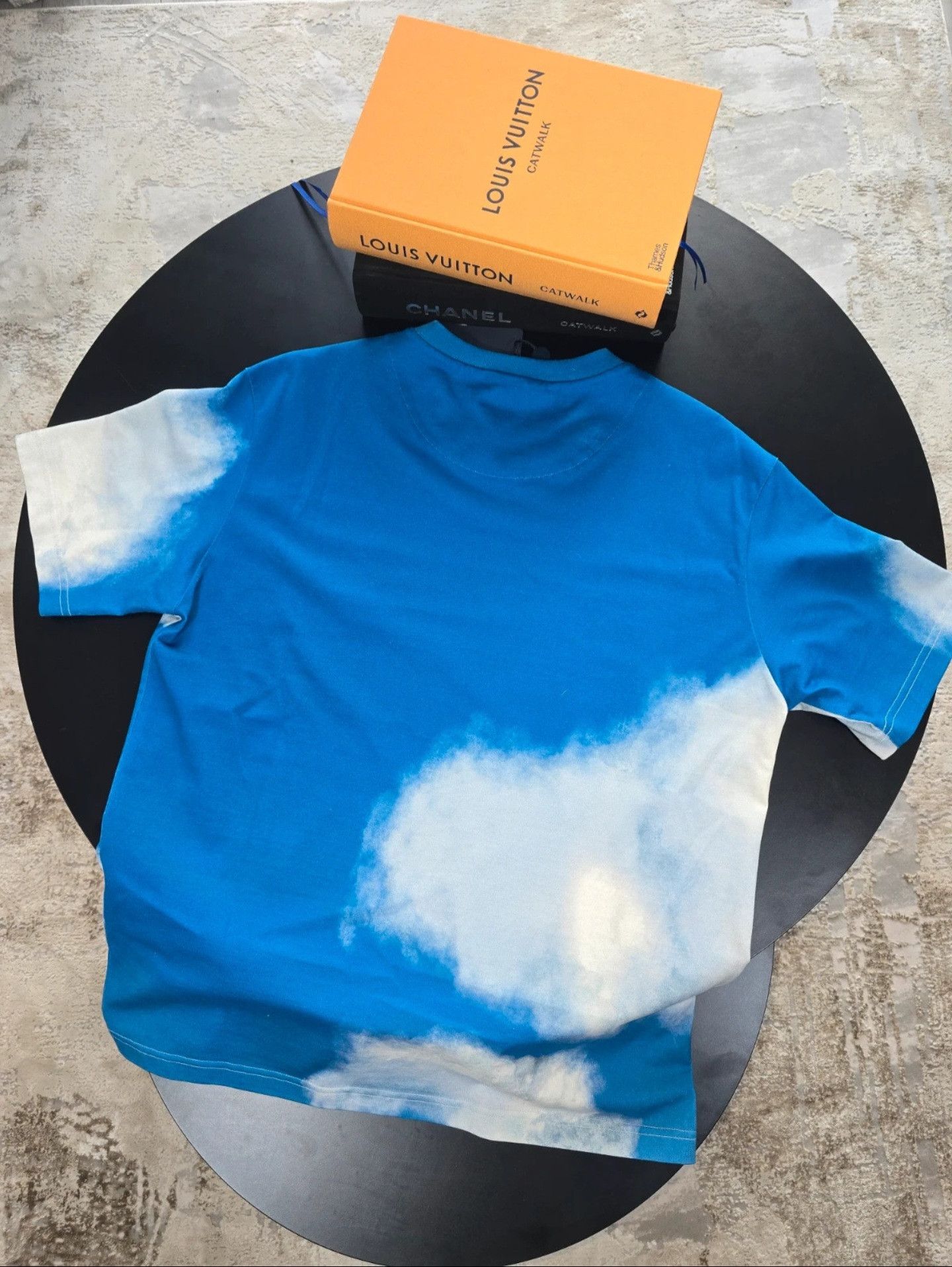 Louis Vuitton Louis Vuitton Cloud Print T shirt Size US L / EU 52-54 / 3 - 2 Thumbnail
