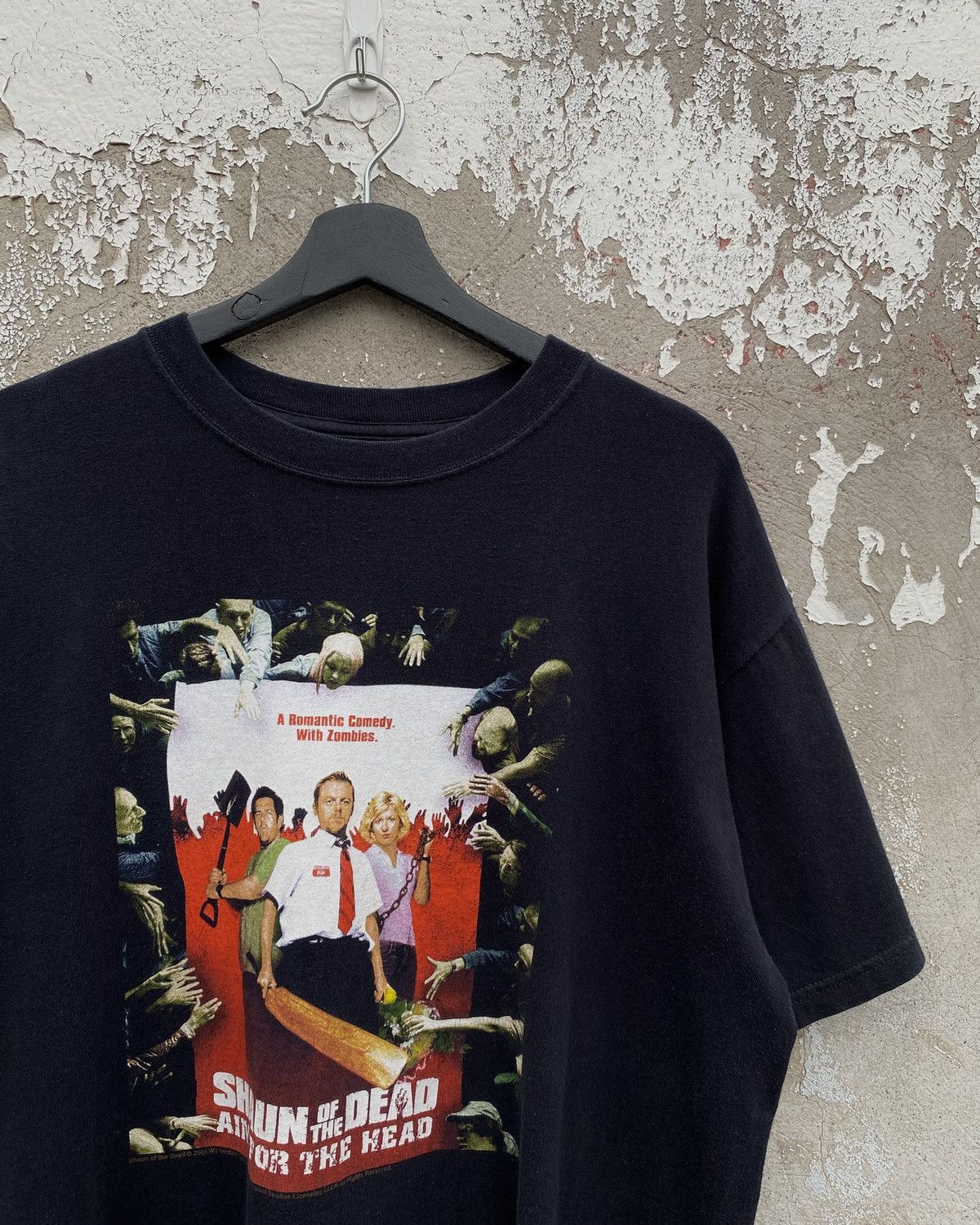 Vintage “RARE” Vintage 2004 Shaun Of The Dead Movie Promo Tee Size US L / EU 52-54 / 3 - 1 Thumbnail