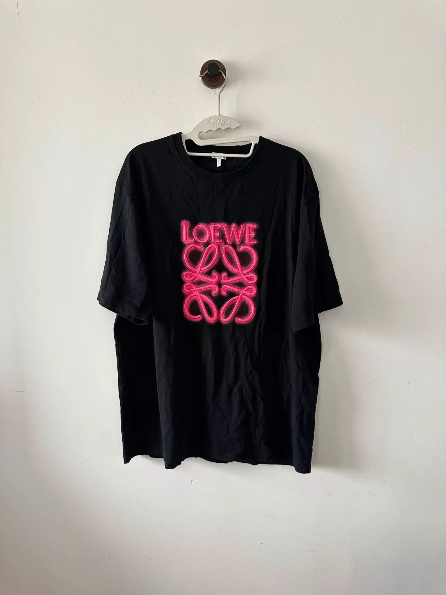 Loewe Loewe Neon Pink Logo SS Tee M Size US M / EU 48-50 / 2 - 1 Thumbnail