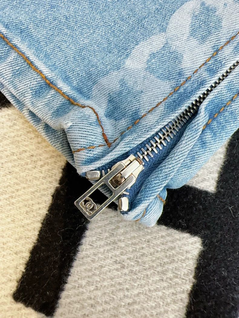 Chanel Chanel 19p light blue chain printed jeans Size 25" / US 0 / IT 36 - 4 Thumbnail