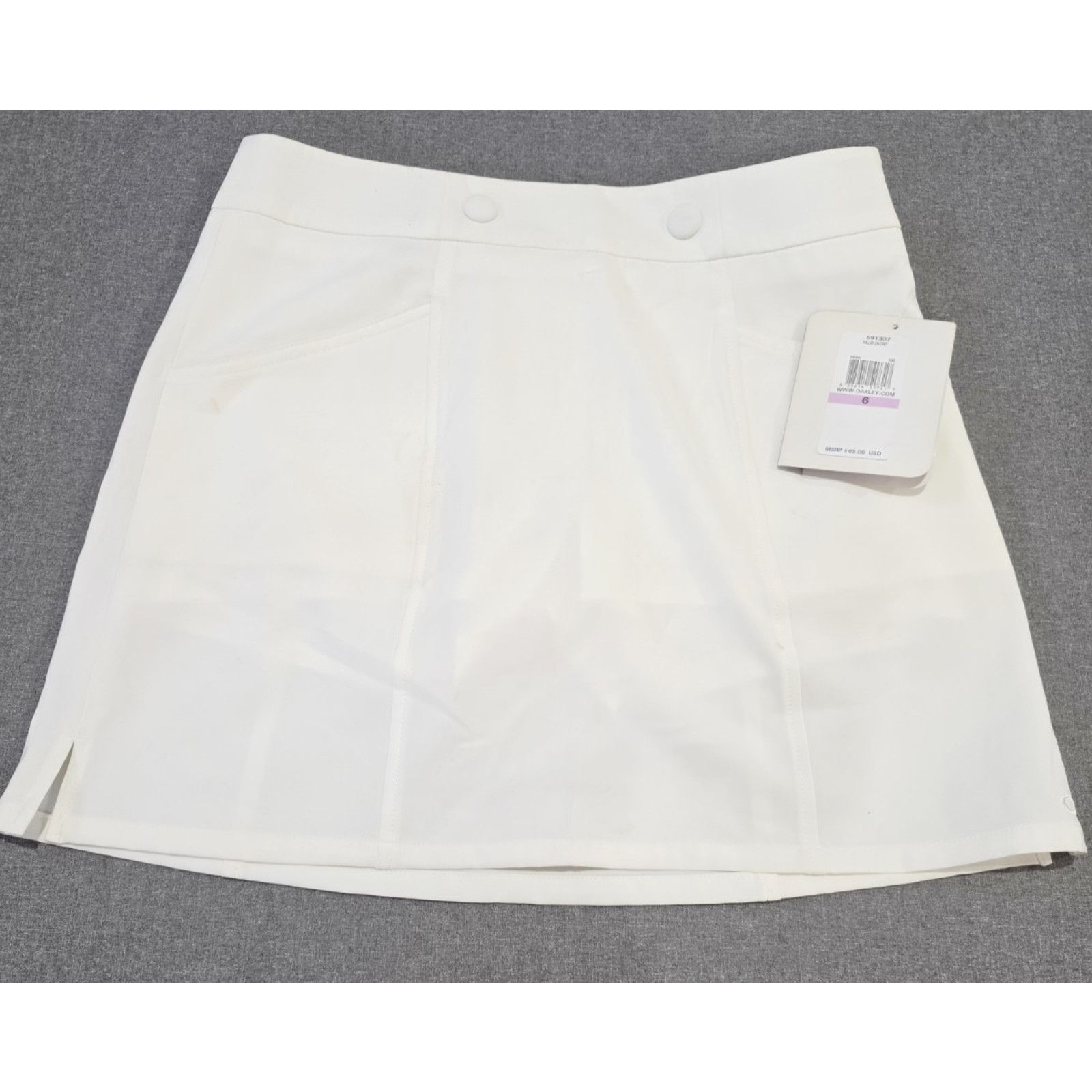Oakley New Oakley Women’s white Skort Palm Golf Skort Size 6 $65 Size 28" / US 6 / IT 42 - 1 Thumbnail