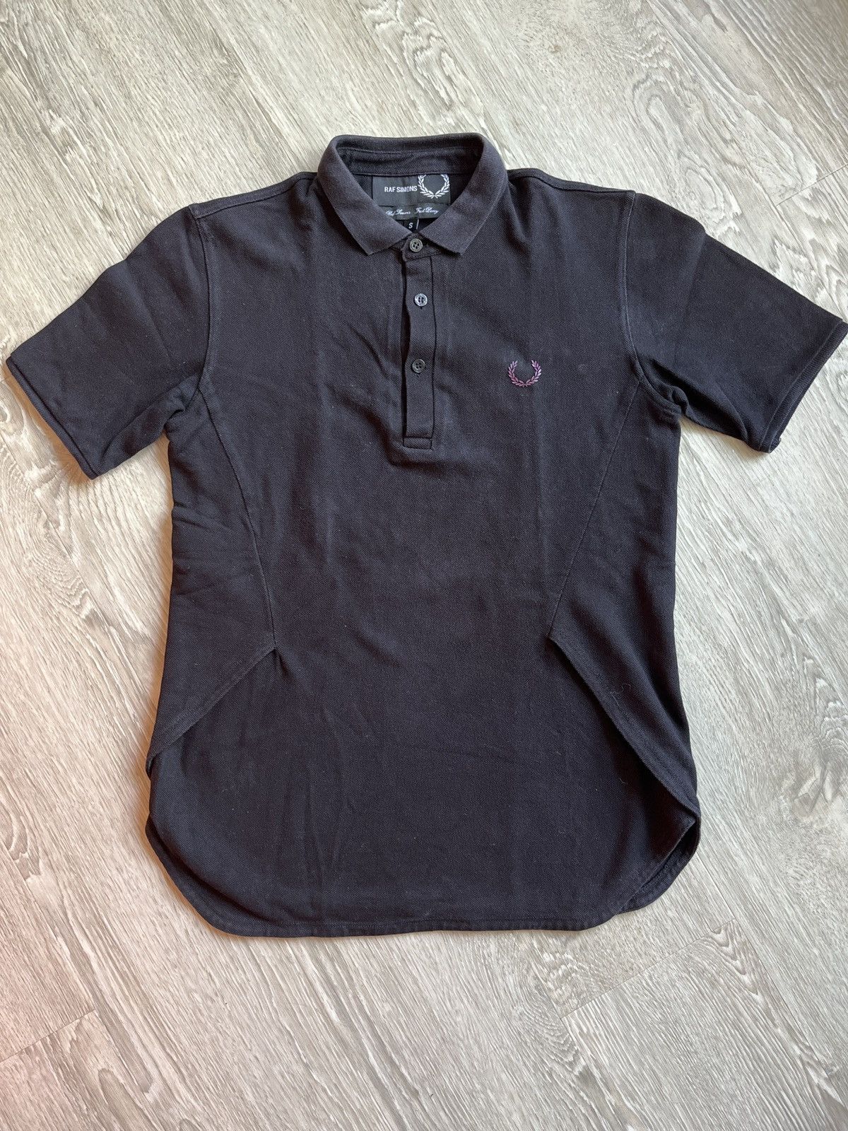 Fred Perry × Raf Simons Raf Simons vented polo Size US S / EU 44-46 / 1 - 1 Thumbnail