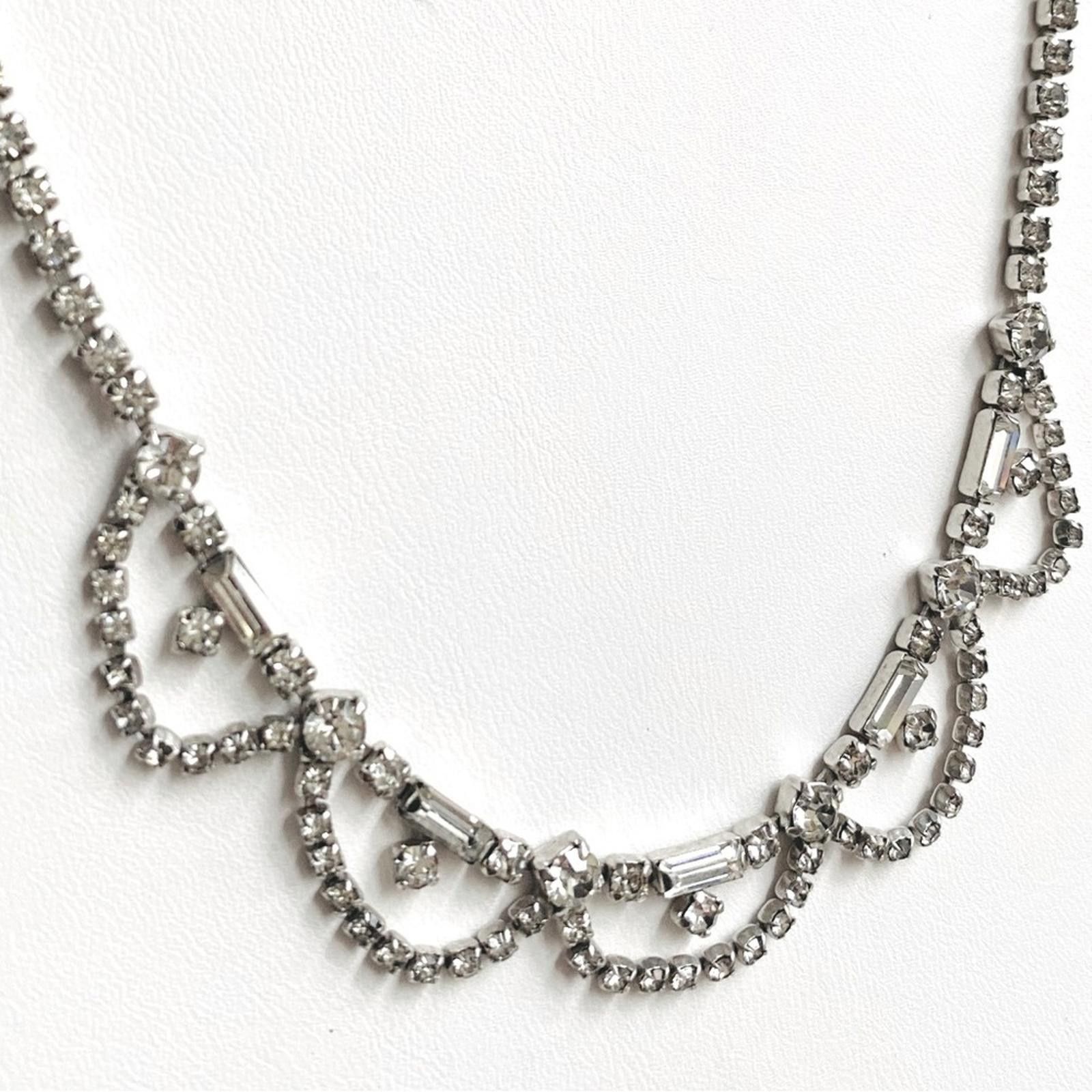 Vintage VTG Intricate Rhinestone Pronged Silver Scalloped Necklace Size ONE SIZE - 3 Thumbnail