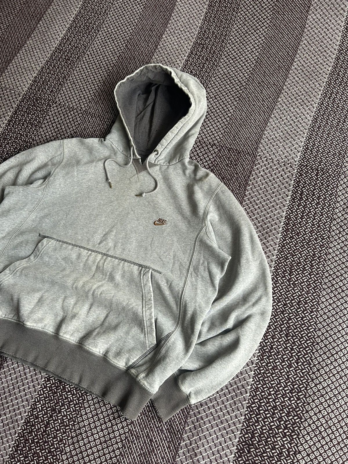 Nike Vintage Nike Distressed Faded Hoodie 00s Streetwear Size M Size US M / EU 48-50 / 2 - 2 Thumbnail