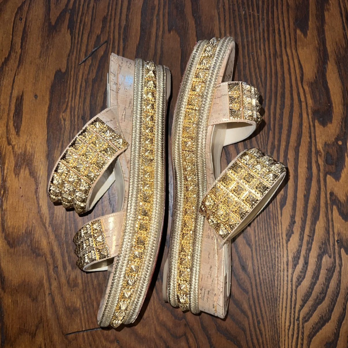 Christian Louboutin Christian Louboutin Myriadiam flat sandals in a gold Size US 9 / IT 39 - 3 Thumbnail
