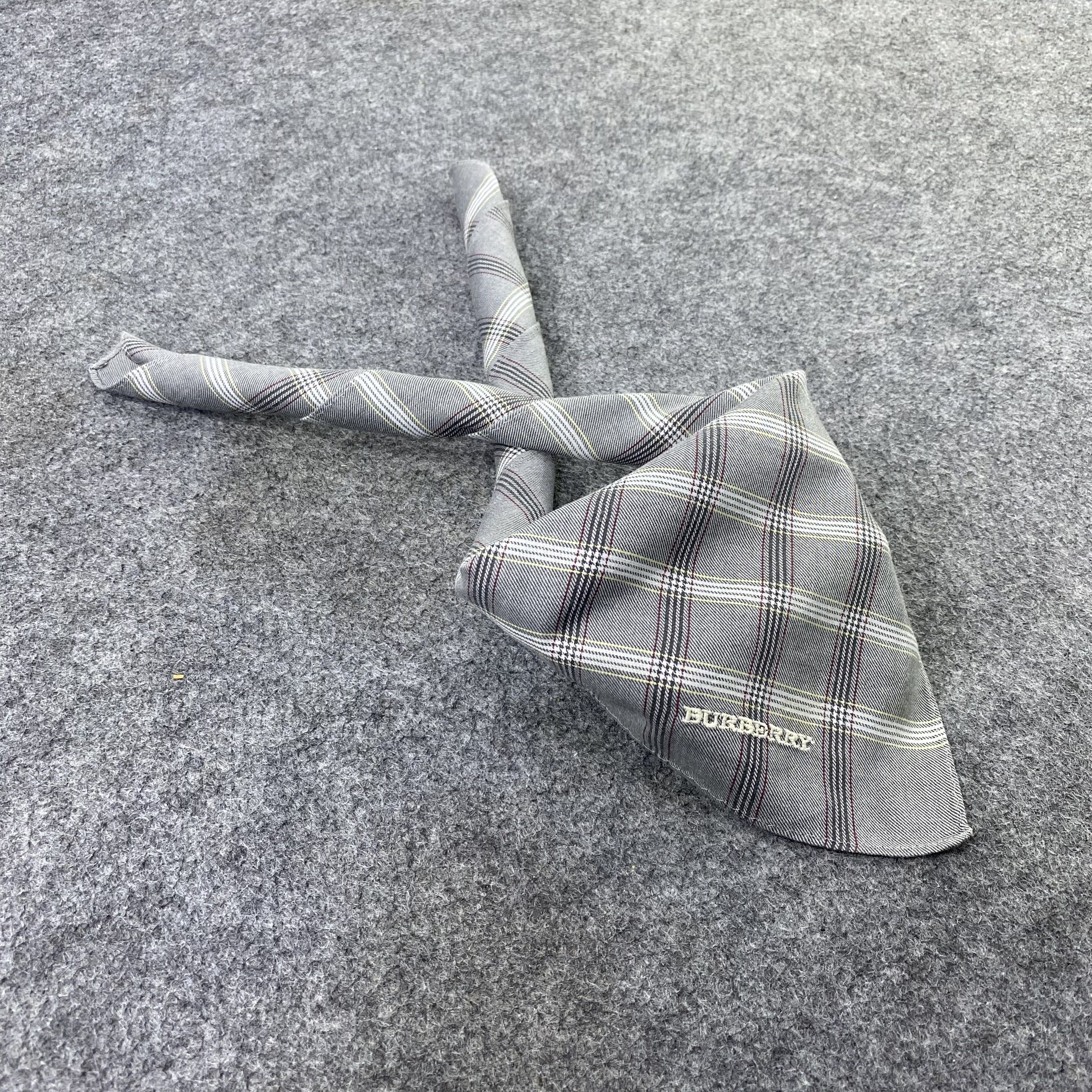 Burberry Burberry Handkerchief / Bandana / Neckerchief-B2214 Size ONE SIZE - 1 Thumbnail