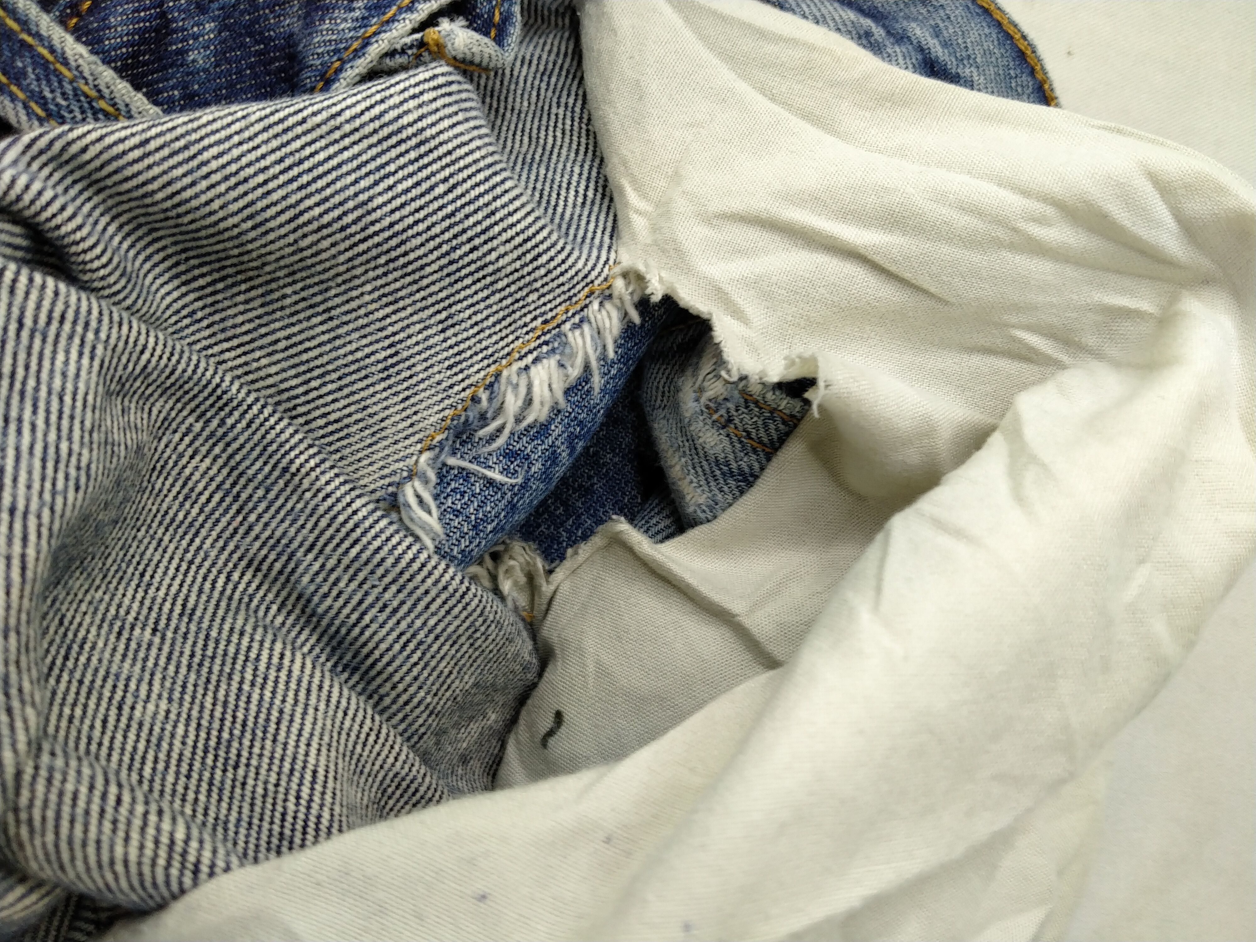 Levi's Vintage Levi's 505 Regular Fit Denim 35 x 28 Denim -JN380 Size US 35 - 13 Thumbnail