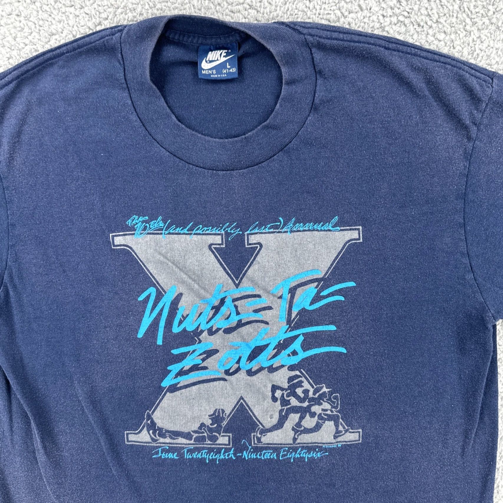 Nike VINTAGE Nike Blue Tag L Blue T Shirt SS Made In USA 1986 Nuts Ta Zotts Marathon Tee Mens Size US L / EU 52-54 / 3 - 4 Thumbnail