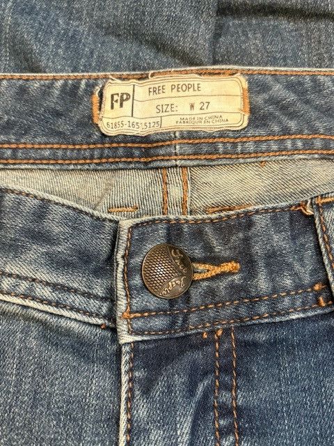 Free People “Maggie” Distressed Denim Straight Leg Jeans Size 27" / US 4 / IT 40 - 6 Thumbnail