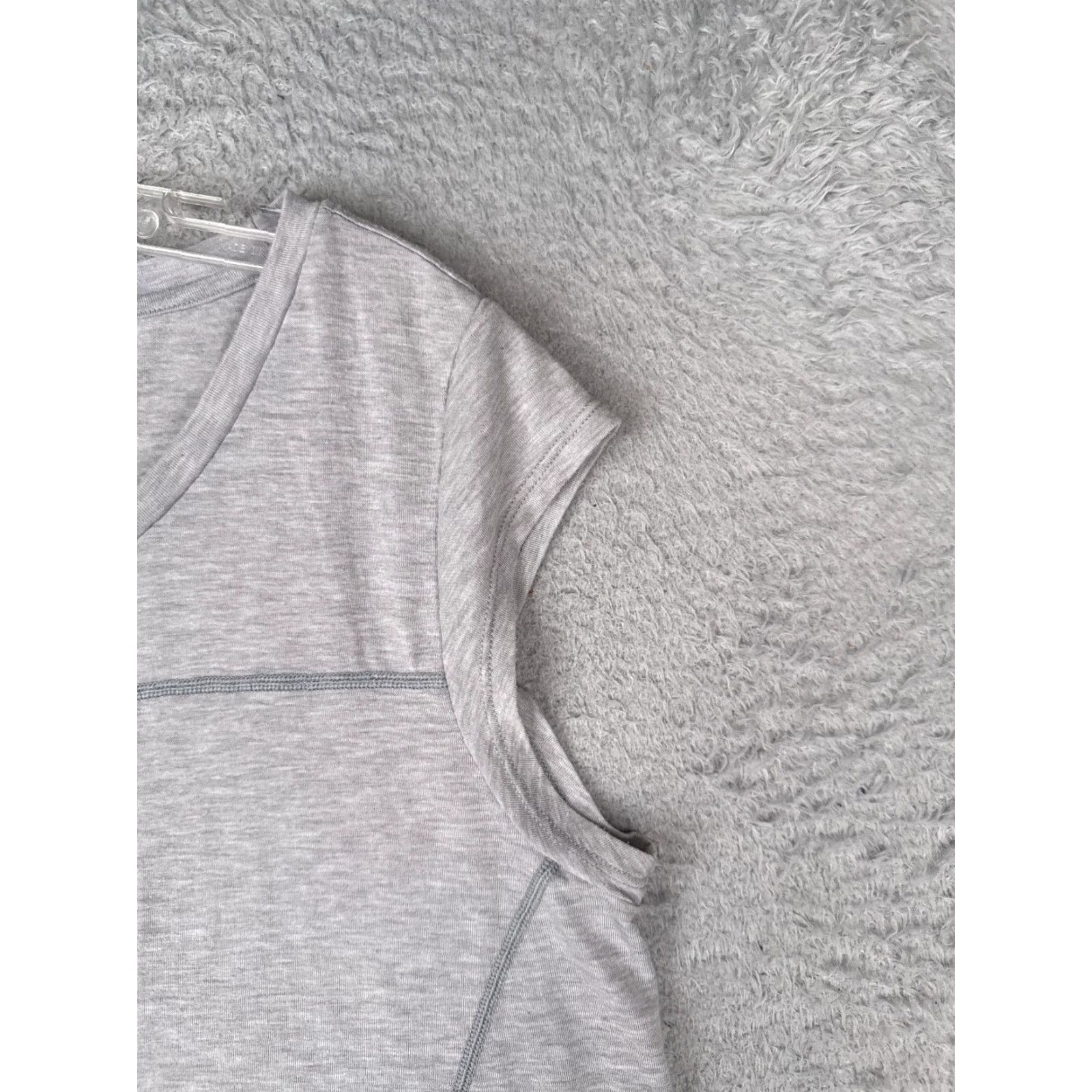 The North Face The North Face Shirt Women S Gray Poly Blend Crew T-Shirt Casual Short Sleeve Size S / US 4 / IT 40 - 2 Thumbnail