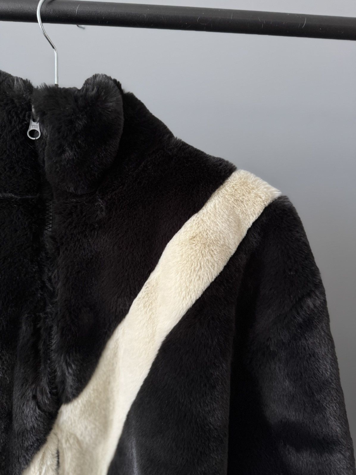 Nike Nike big swoosh faux fur new Size XS / US 0-2 / IT 36-38 - 2 Thumbnail
