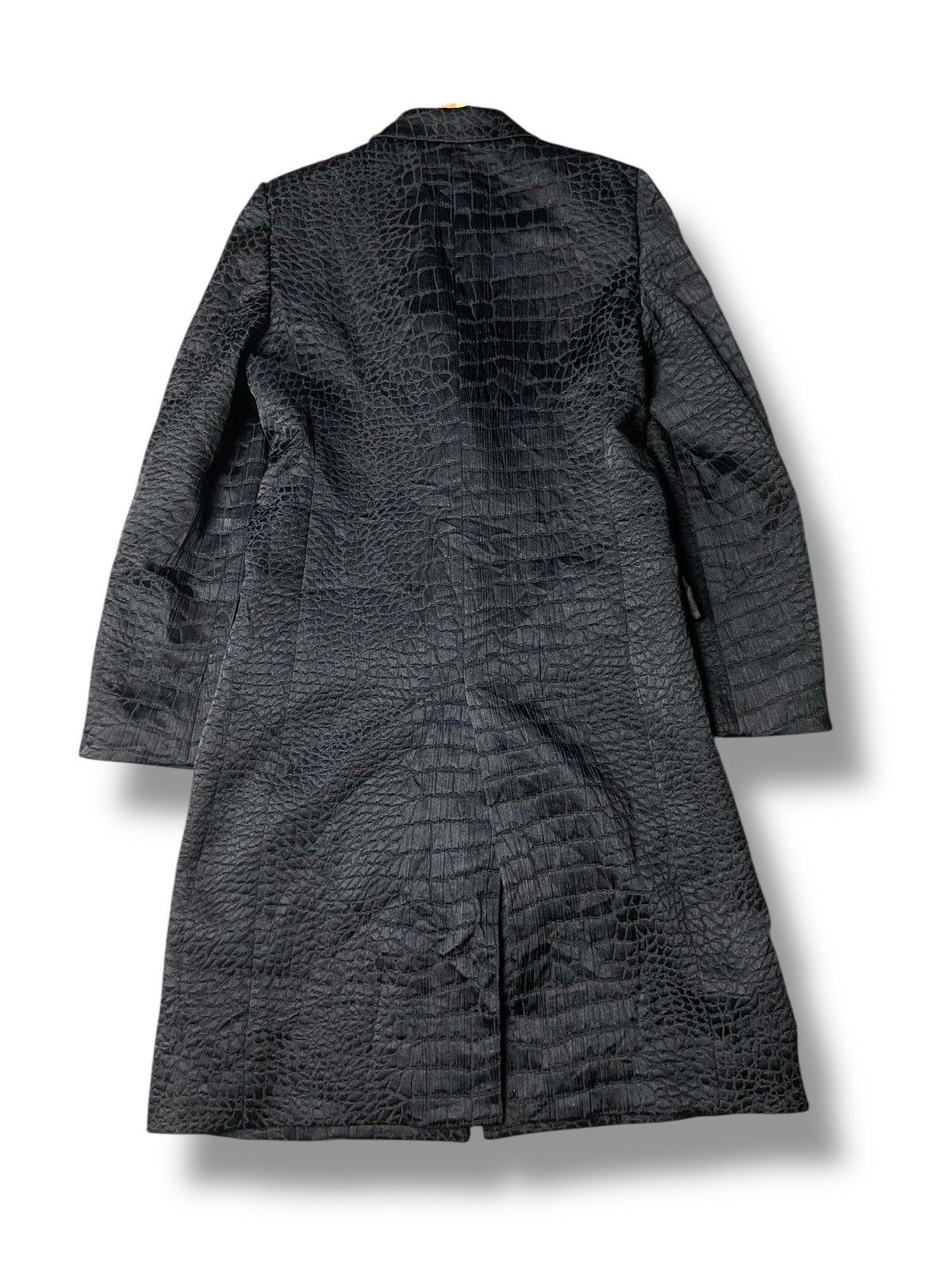 Uniqlo Uniqlo x Carine Roitfeld Paris Crocodile Embossed Coat (152) Size M / US 6-8 / IT 42-44 - 3 Thumbnail