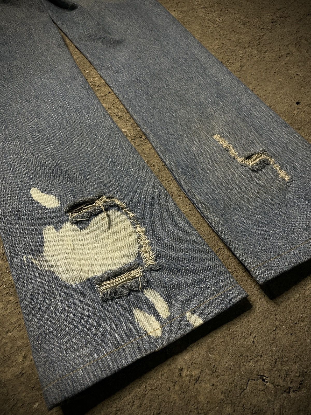 True Religion 2000’s True Religion - Distressed Flared Pants Size US 29 - 17 Thumbnail