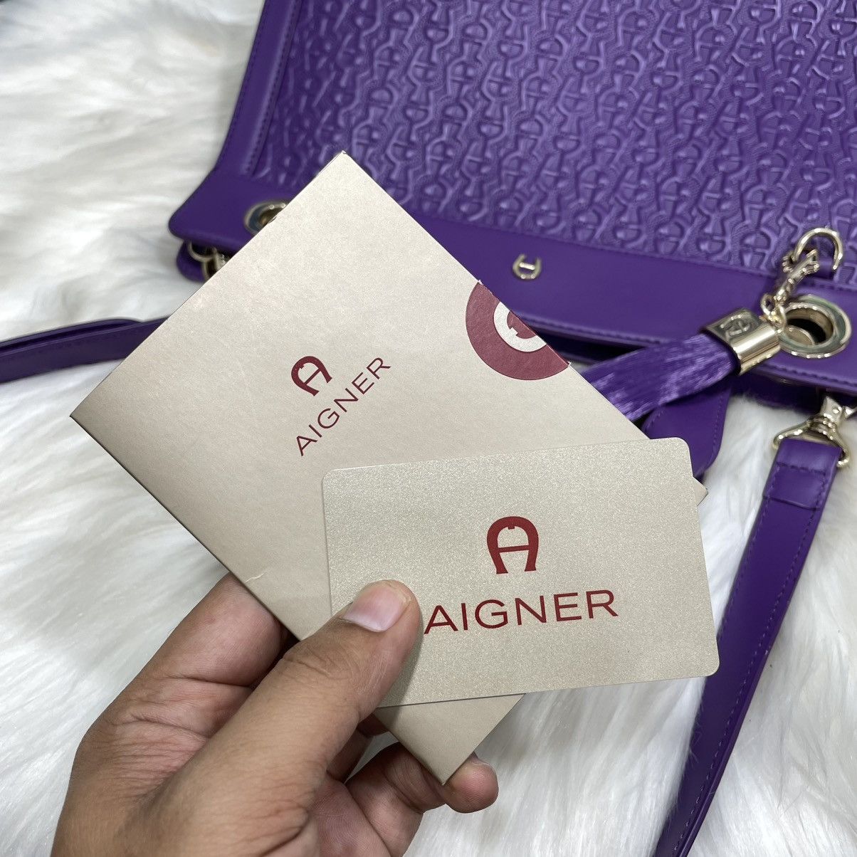 Aigner Authentic AIGNER Embossed Leather Handbag/ Shoulder Bag Size ONE SIZE - 22 Thumbnail