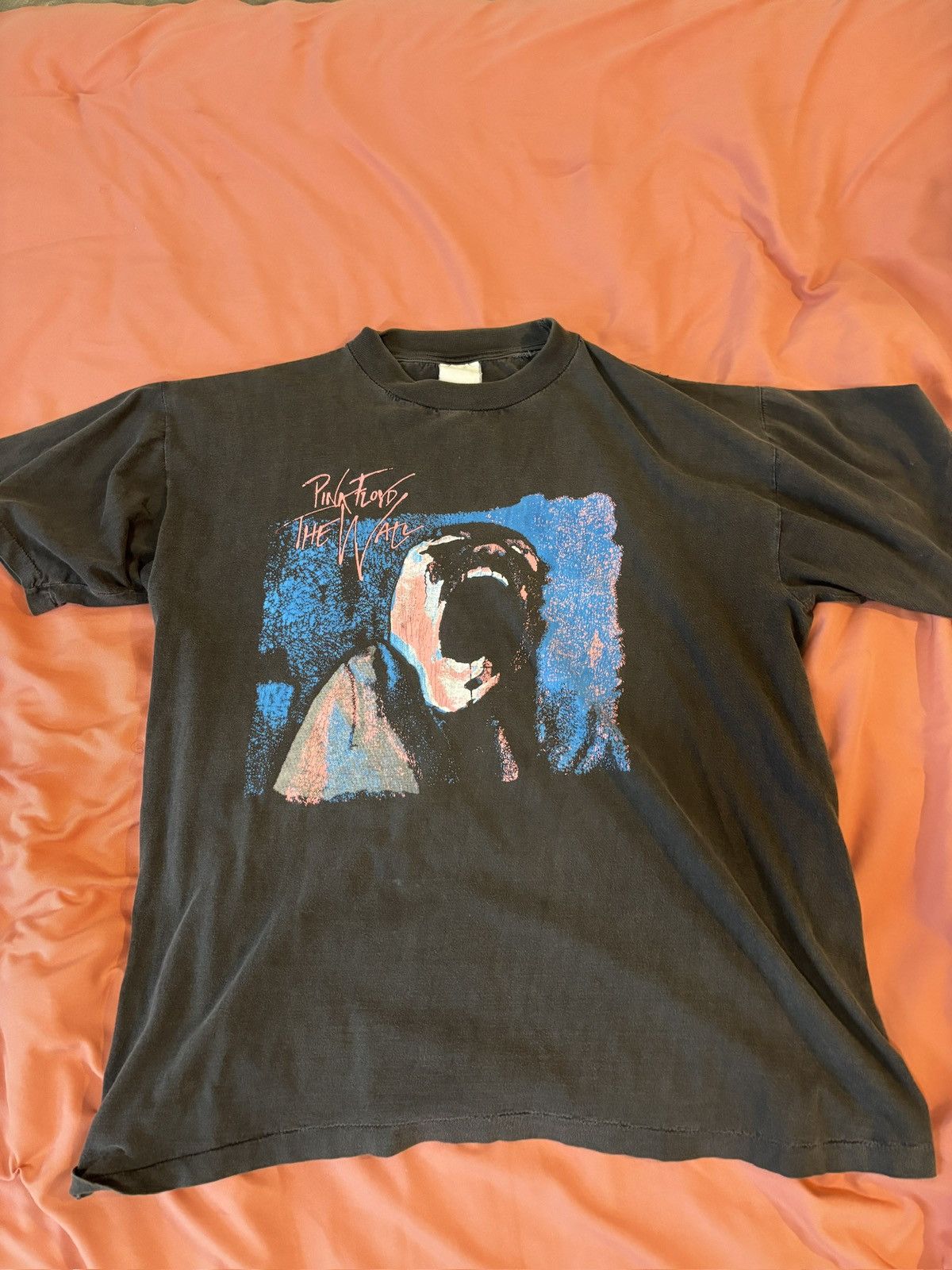 Vintage Vintage 80s Pink Floyd the wall faded black tee size medium Size US M / EU 48-50 / 2 - 1 Thumbnail