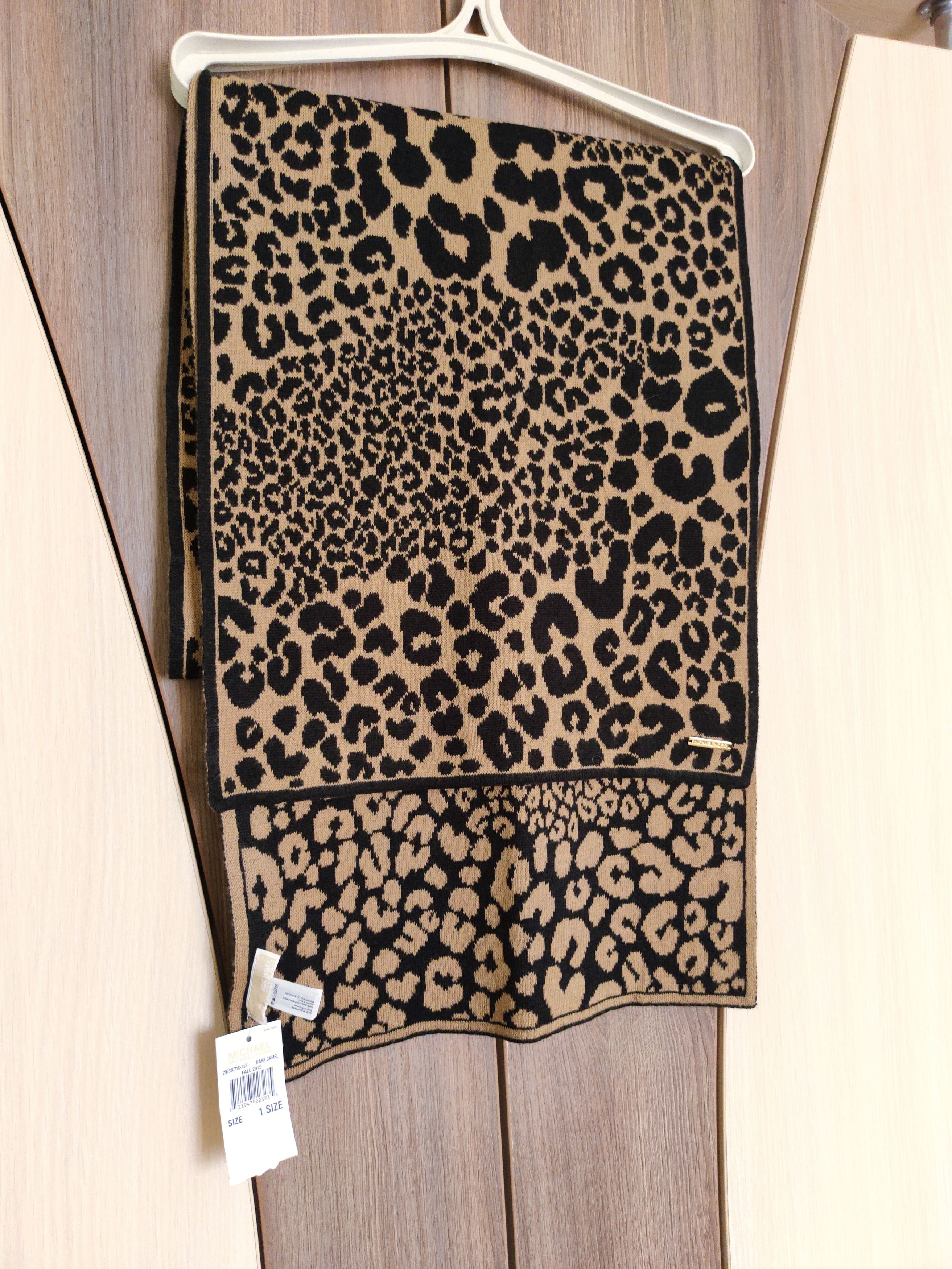 Michael Kors Michael Kors Leopard Scarf MK Leopard Women's Scarf Size ONE SIZE - 7 Thumbnail