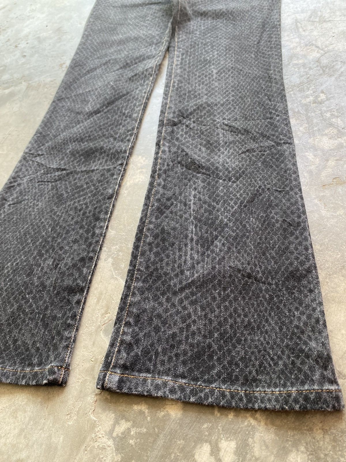 Hysteric Glamour × Japanese Brand Vintage CIMARRON SPAIN Snake Scale Stretchable Flared Jeans Size 27" / US 4 / IT 40 - 1 Thumbnail