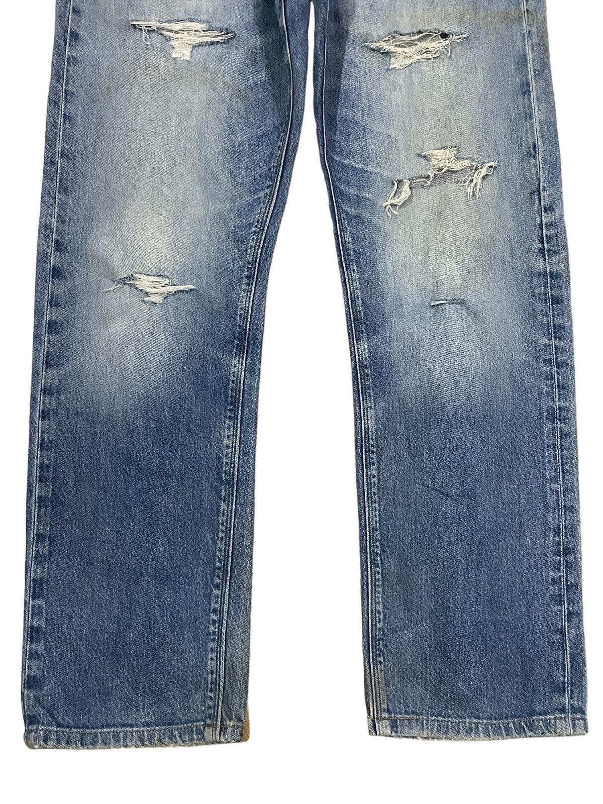 Levi's Vintage Levi’s Blue Wash Straight Loose Cut Distressed Jeans Size US 32 / EU 48 - 4 Thumbnail