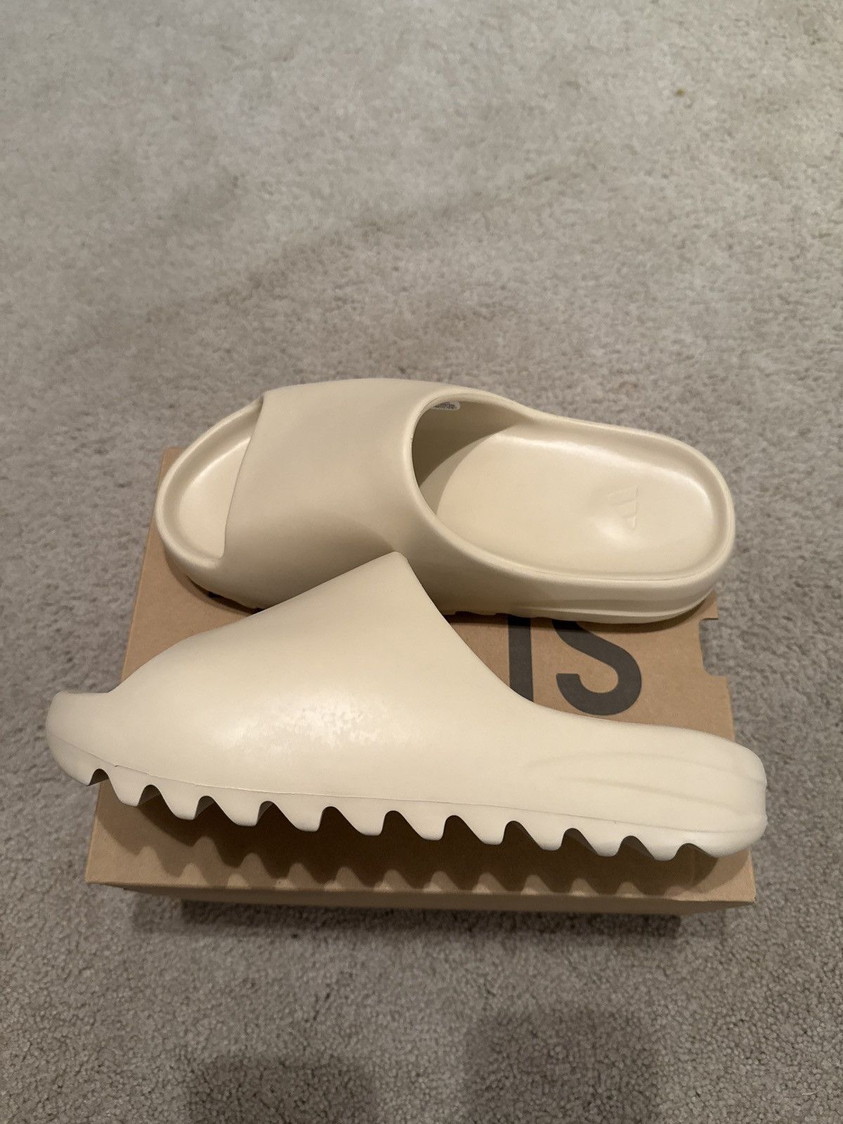 Yeezy Yeezy Slide “Bone” OG First Release Size US 10 / EU 43 - 4 Thumbnail