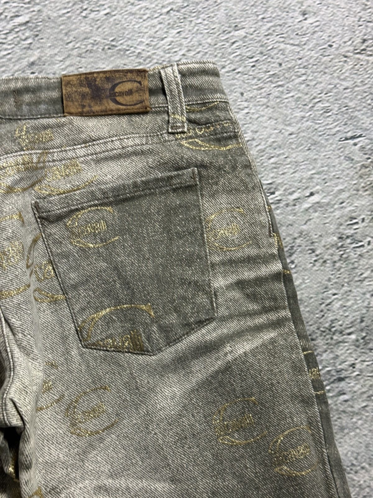 Roberto Cavalli Just Cavalli flared jeans monogram fullprint Y2K washer Size 27" / US 4 / IT 40 - 4 Thumbnail