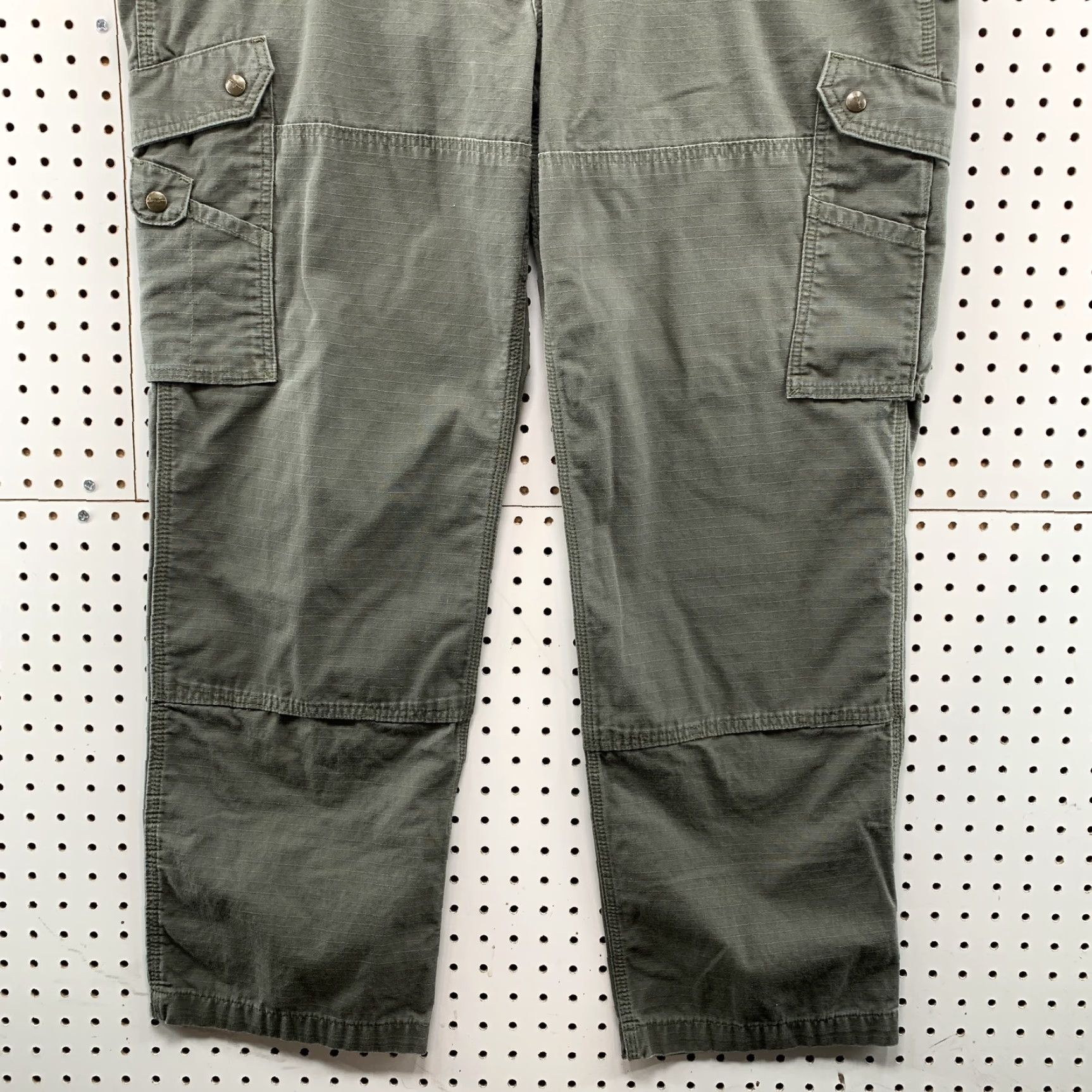 Carhartt Carhartt Cargo Pants Mens 44x32 Moss Green Ripstop Workwear Cargo Pants Mens 44x32 Green 90s? No decade given; skip decade. Mens Size US 44 / EU 60 - 3 Thumbnail