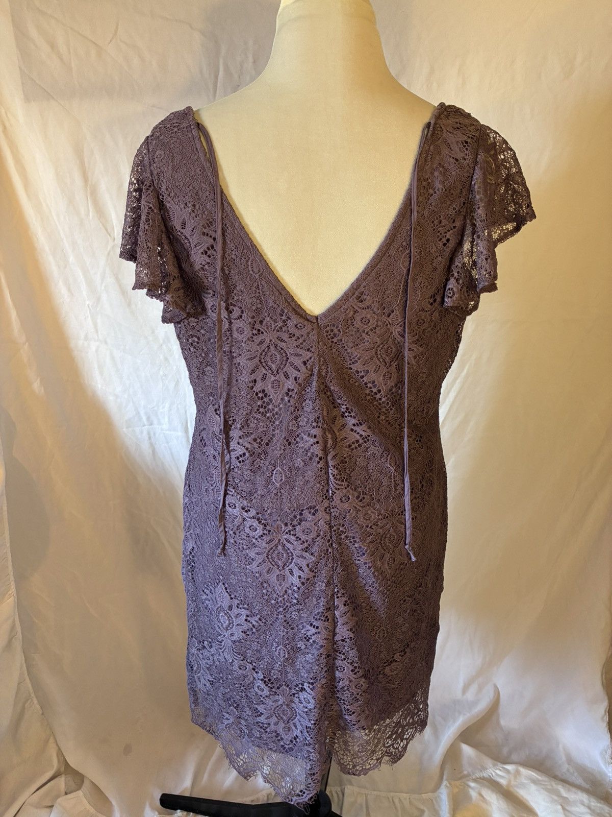 Other Francesca’s Lace Flutter Sleeve Mini Dress Size L / US 10 / IT 46 - 6 Thumbnail