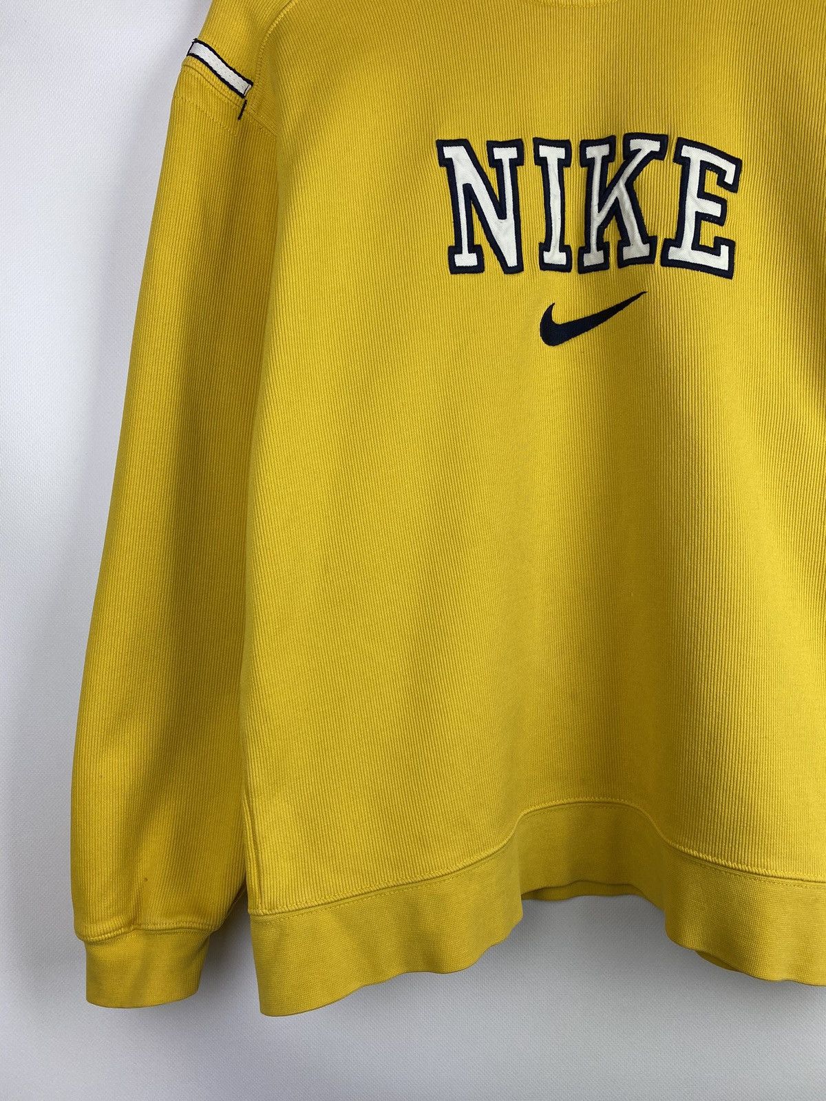 Nike VTG 90s Nike Big Logo Embroidered Sweatshirt Pullover Size US S / EU 44-46 / 1 - 7 Thumbnail