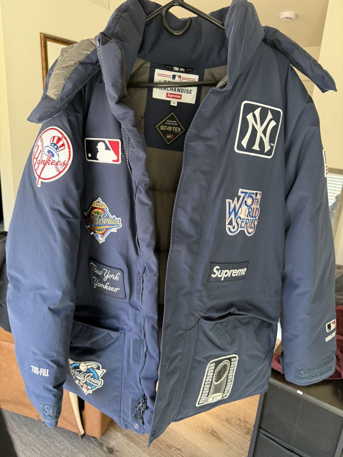 Supreme New York Yankees GORE-TEX 700-Fill Jacket