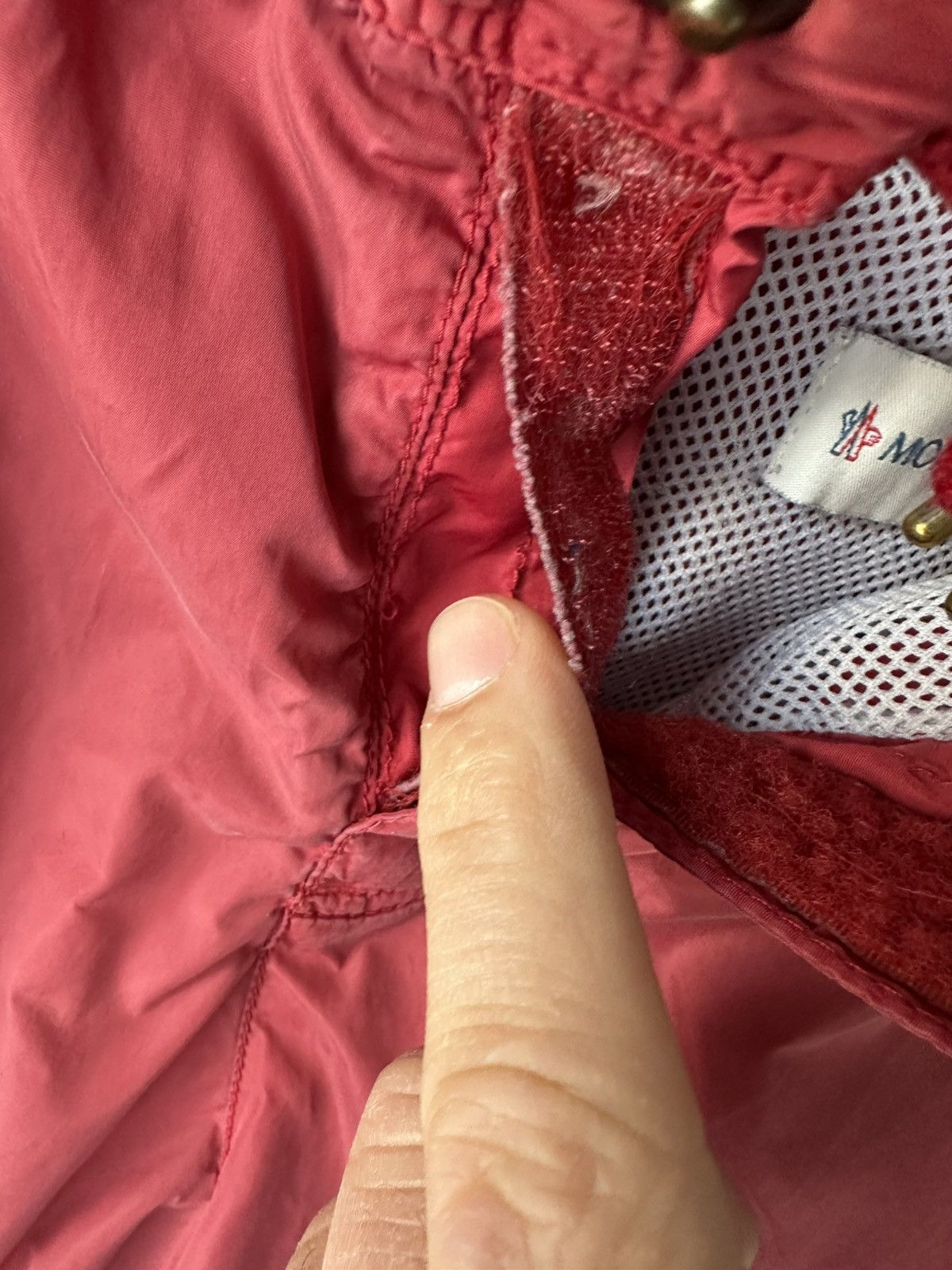 Moncler Moncler swimshorts swimwear faded red worn rubber logo Size US 32 / EU 48 - 6 Thumbnail
